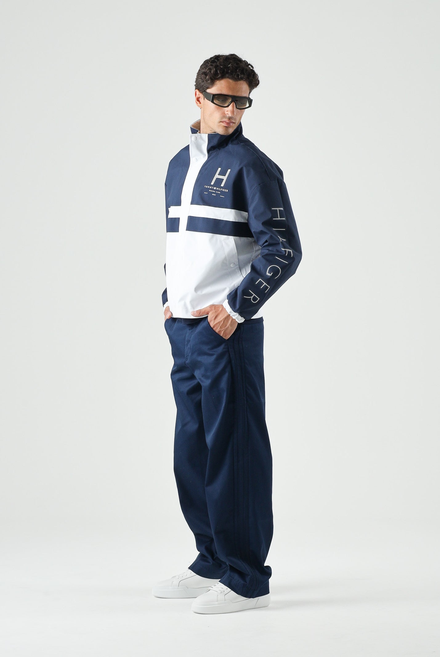 TOMMY HILFIGER Giacca a vento reversibile, color carbon-navy, bianco bu, da uomo <BR/> MW0MW43183 0K4 TOMMY HILFIGER