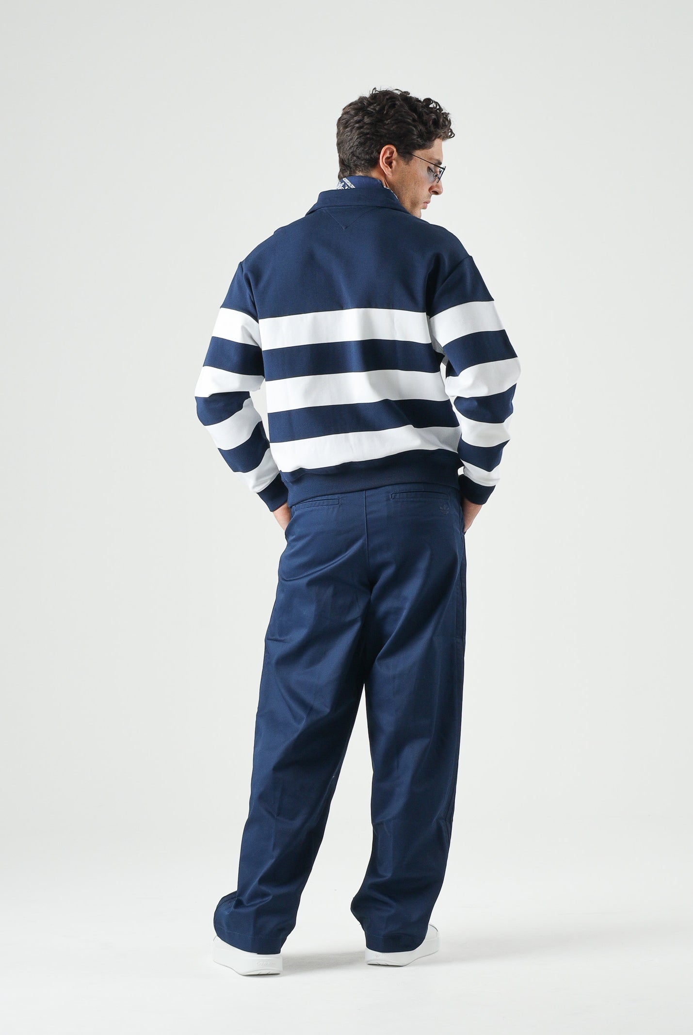 TOMMY HILFIGER Felpa NAUTICAL BLOCK mezza zip, carbon blu da uomo con motivo a righe orizzontali <BR/> MW0MW43190 DCC TOMMY HILFIGER