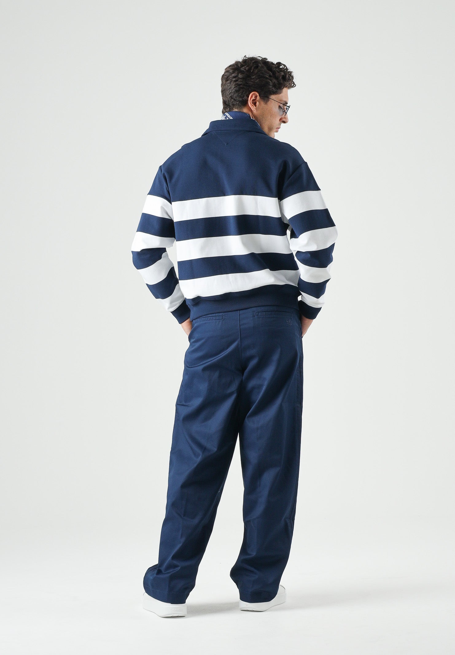 TOMMY HILFIGER Felpa NAUTICAL BLOCK mezza zip, carbon blu da uomo con motivo a righe orizzontali <BR/> MW0MW43190 DCC TOMMY HILFIGER