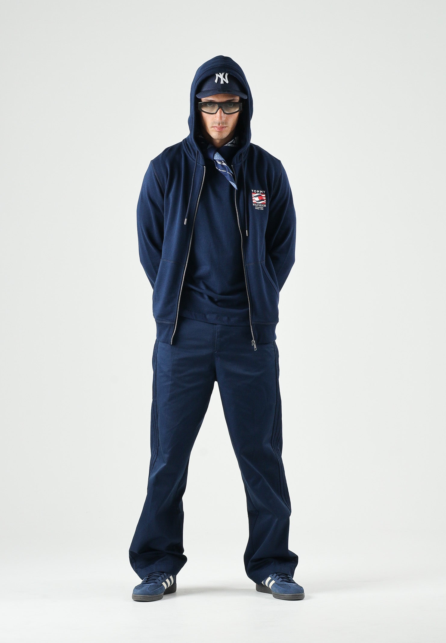 TOMMY HILFIGER Felpa FRENCH TERRY con zip, carbon blu, blu scuro d uomo con ricamo laterale<BR/> MW0MW43382 DCC TOMMY HILFIGER