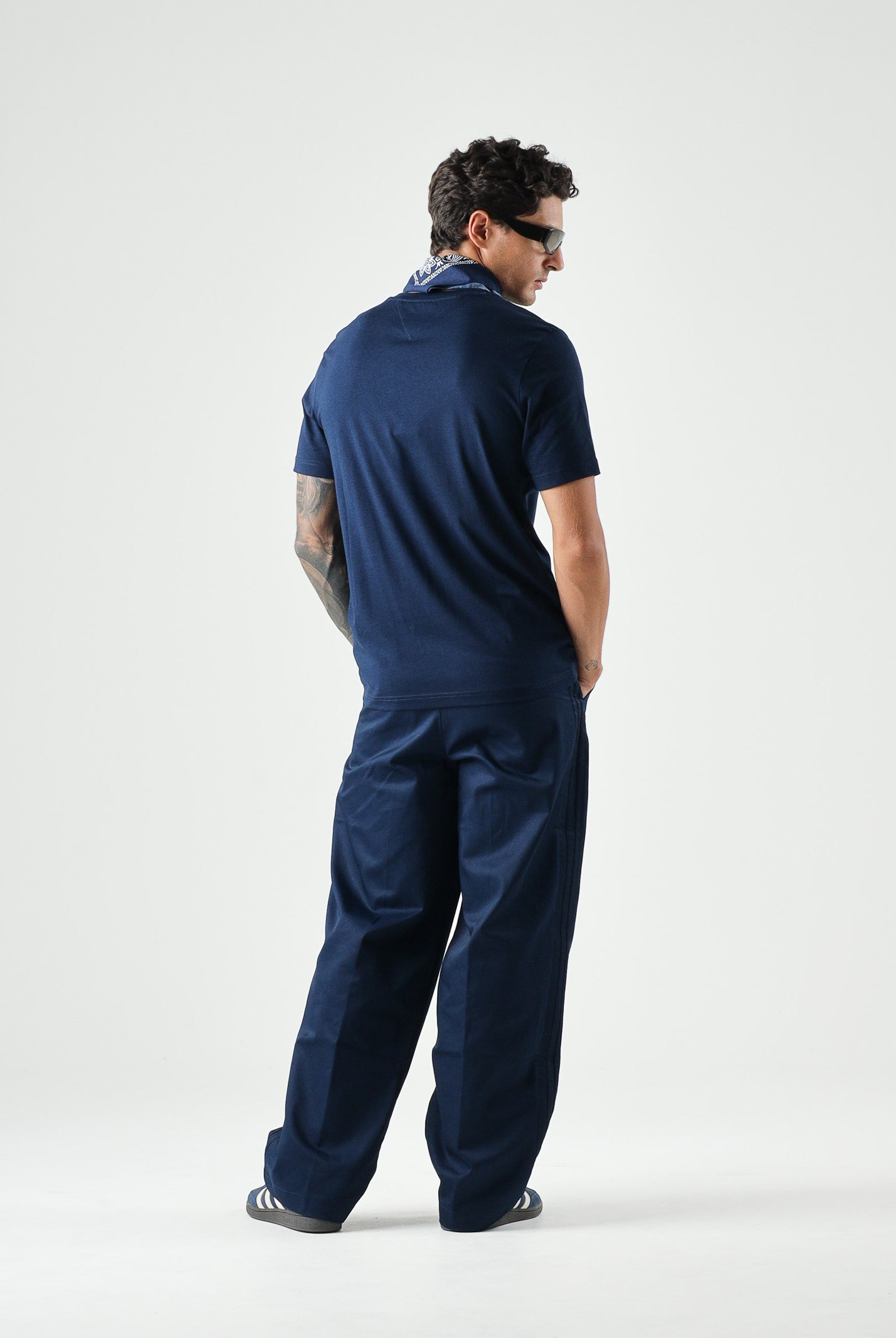 TOMMY HILFIGER T-shirt WAVY FLAG carbon navy, blu, da uomo con ricamo grafico MW0MW43390 DCC TOMMY HILFIGER