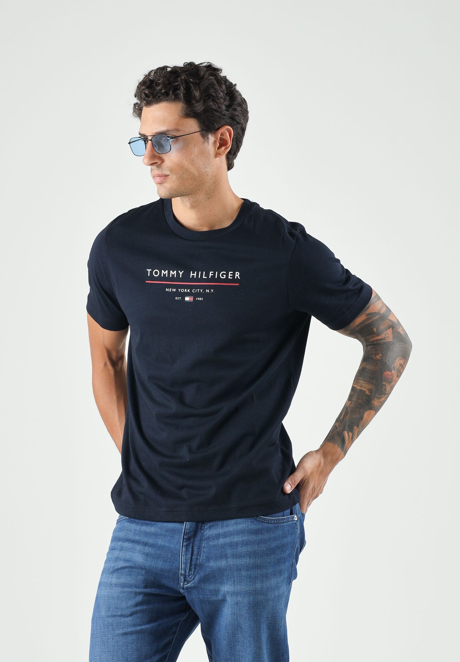 TOMMY HILFIGER Maglia NEW YORK LABEL navy blu da uomo con fantasia a righe breton <BR/> MW0MW44359 DW5 TOMMY HILFIGER