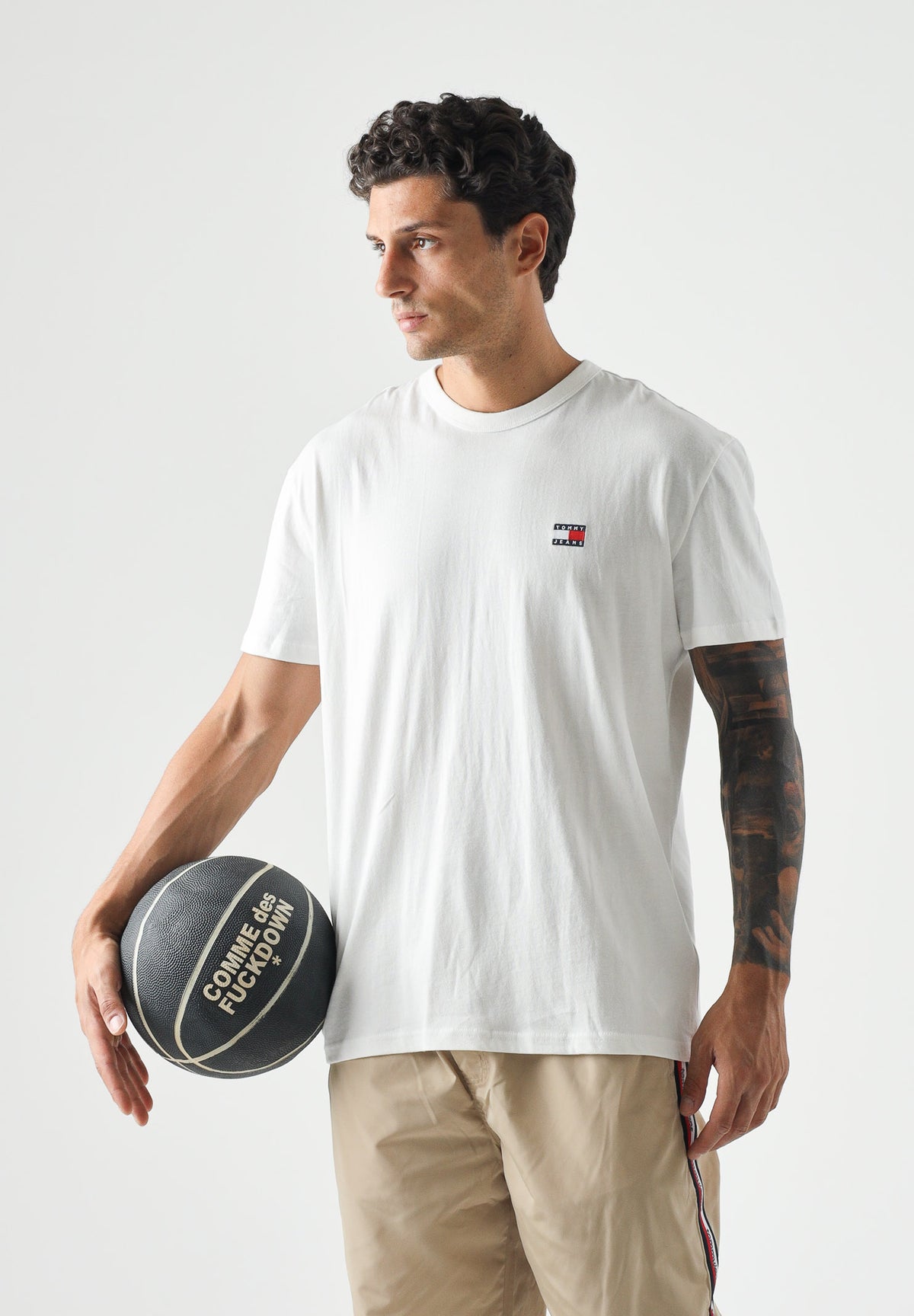 TOMMY JEANS T-shirt a manica corta bianca da uomo con ricamo logo DM0DM20322 YBL TOMMY JEANS