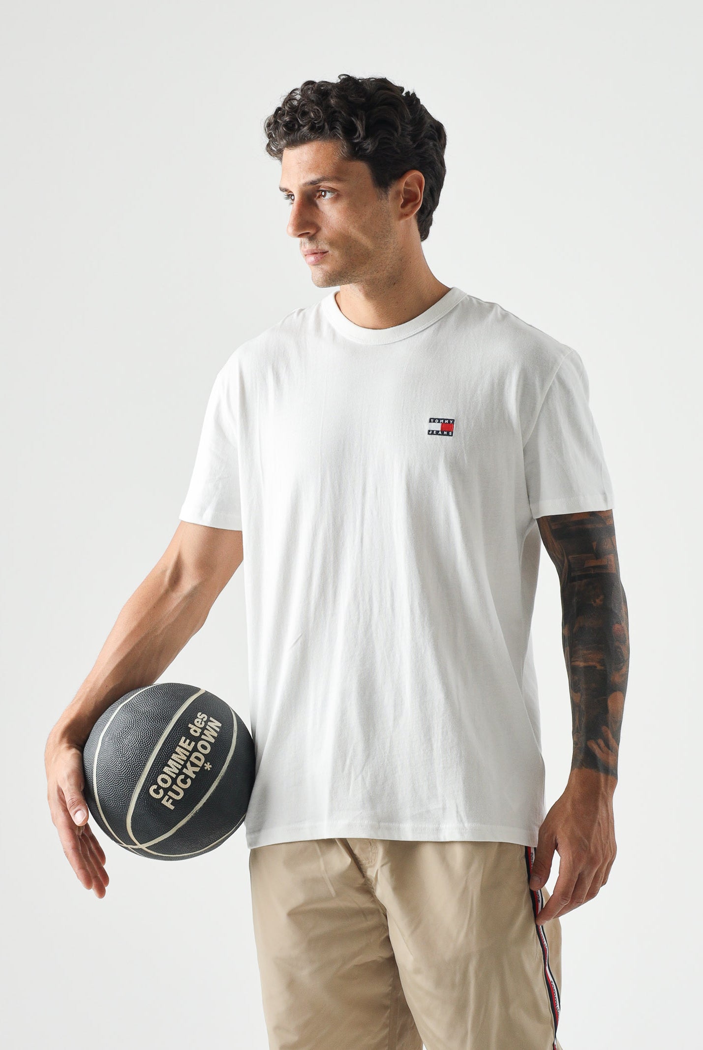 TOMMY JEANS T-shirt a manica corta bianca da uomo con ricamo logo DM0DM20322 YBL TOMMY JEANS