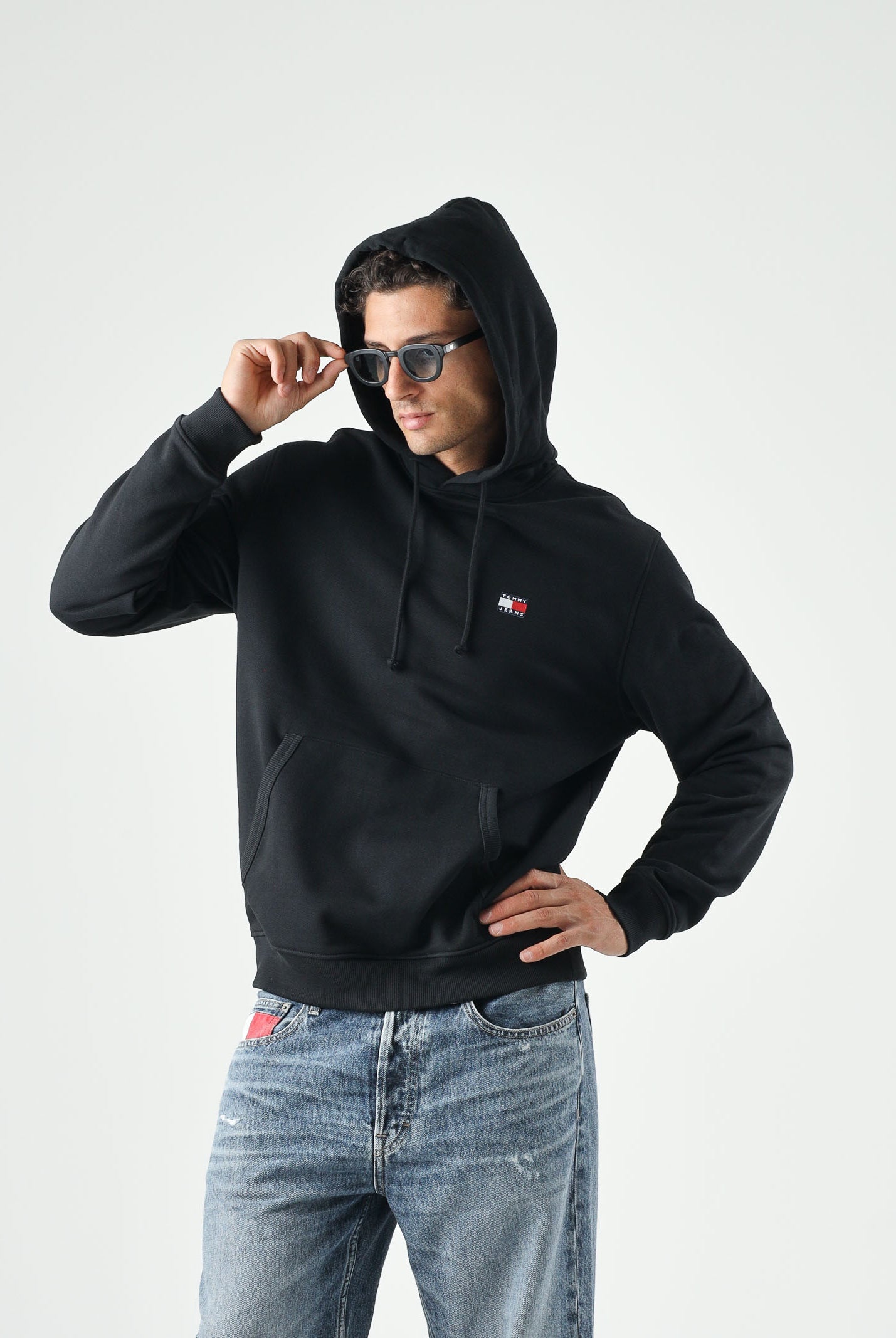 TOMMY JEANS Fellpa con cappuccio TJM Regular Badge Hoodie nera, uomo. DM0DM21922 BDS TOMMY JEANS