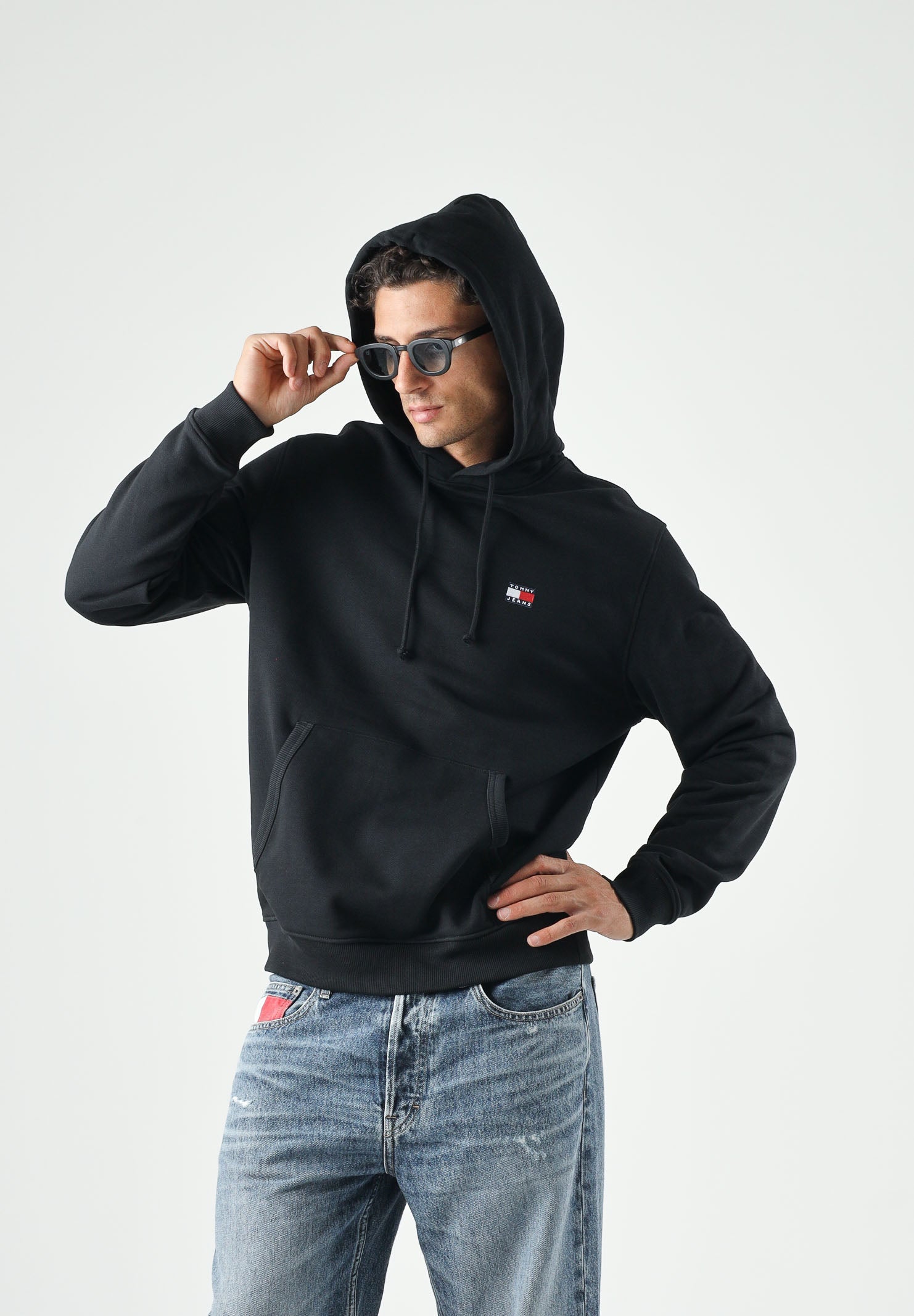 TOMMY JEANS Fellpa con cappuccio TJM Regular Badge Hoodie nera, uomo. DM0DM21922 BDS TOMMY JEANS