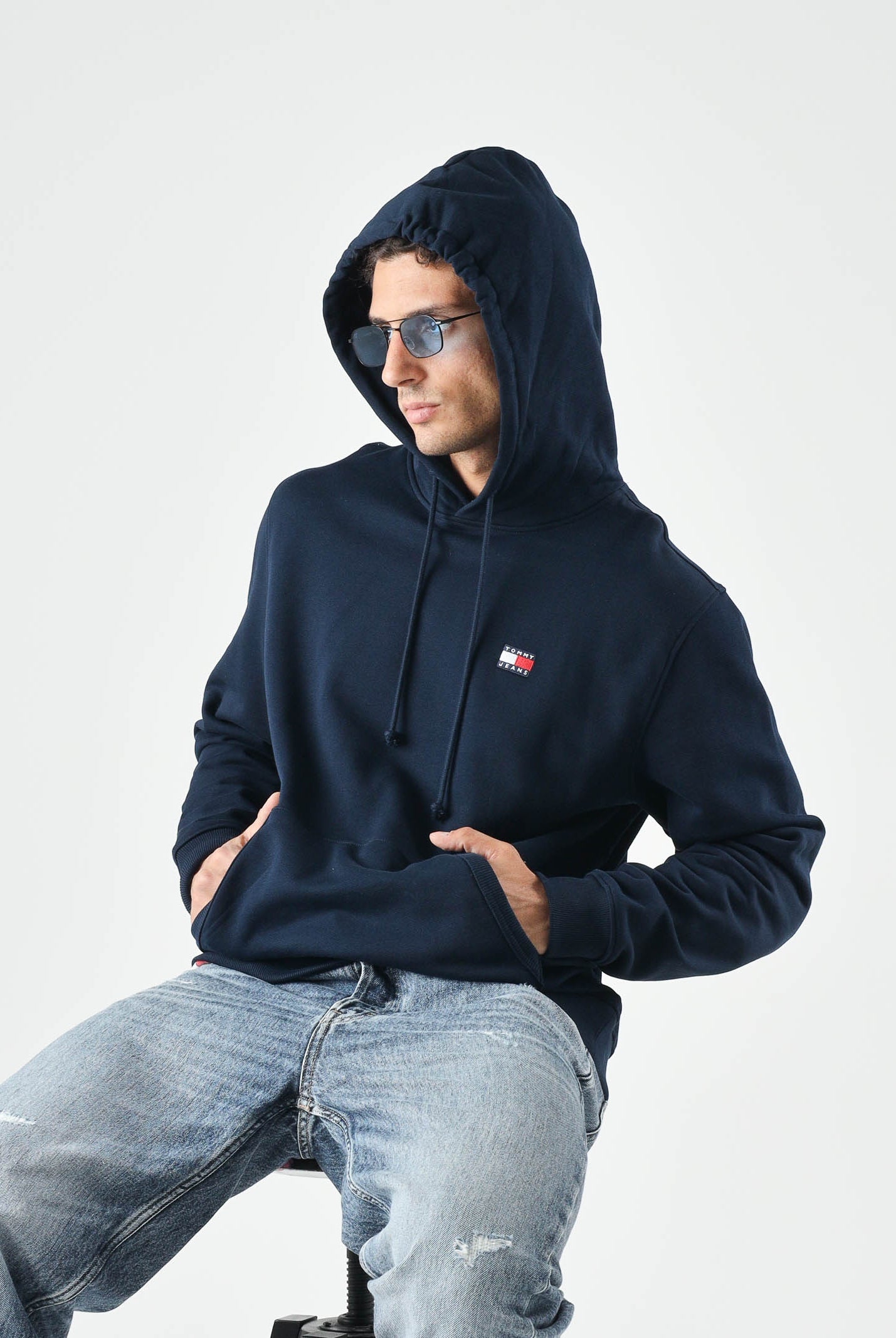 TOMMY JEANS Felpa REGULAR BADGE HOODIE con cappuccio navy blu da uomo<BR/> DM0DM21922 C1G TOMMY JEANS