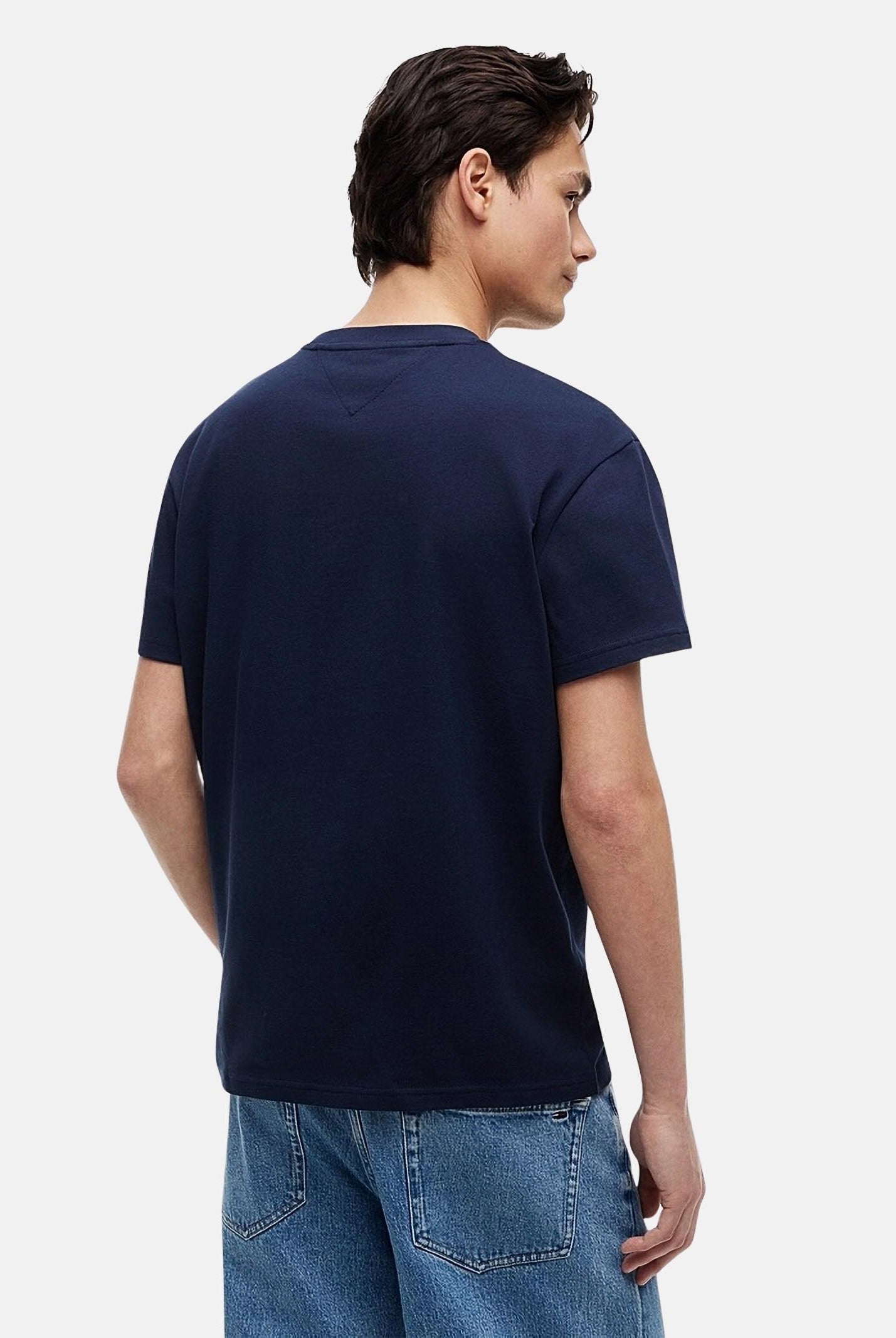 TOMMY JEANS T-shirt FLAG BADGE blu da uomo con logo centrale <BR/> DM0DM22645 C1G TOMMY JEANS