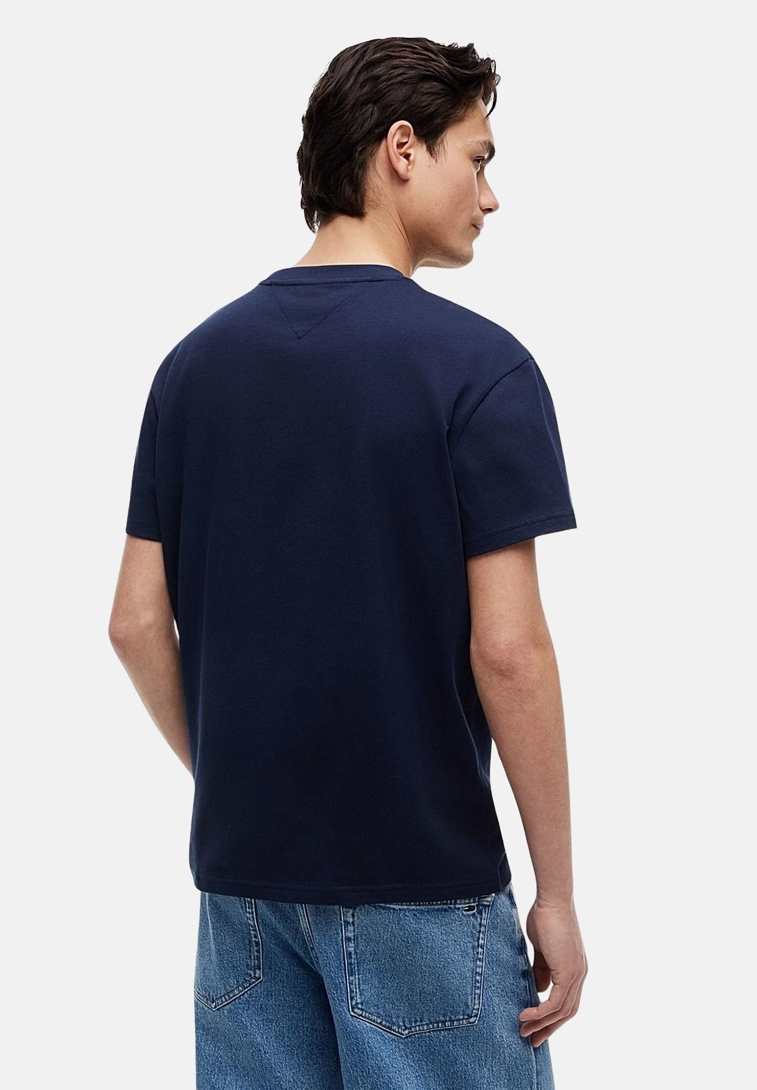 TOMMY JEANS T-shirt FLAG BADGE blu da uomo con logo centrale <BR/> DM0DM22645 C1G TOMMY JEANS