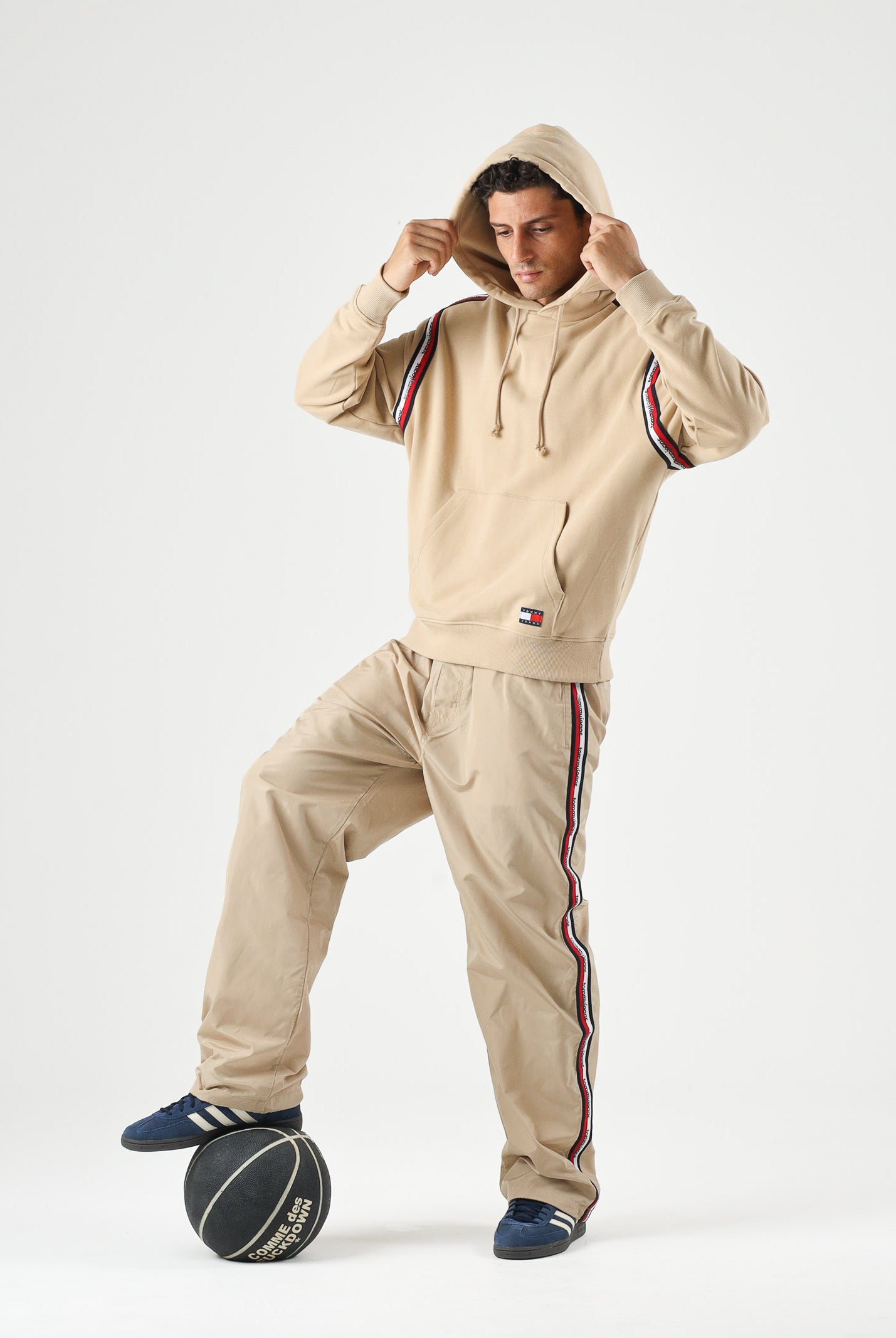 TOMMY JEANS Felpa TJM RELAXED con cappuccio gentle gold beige da uomo<BR/> DM0DM23155 AB9 TOMMY JEANS