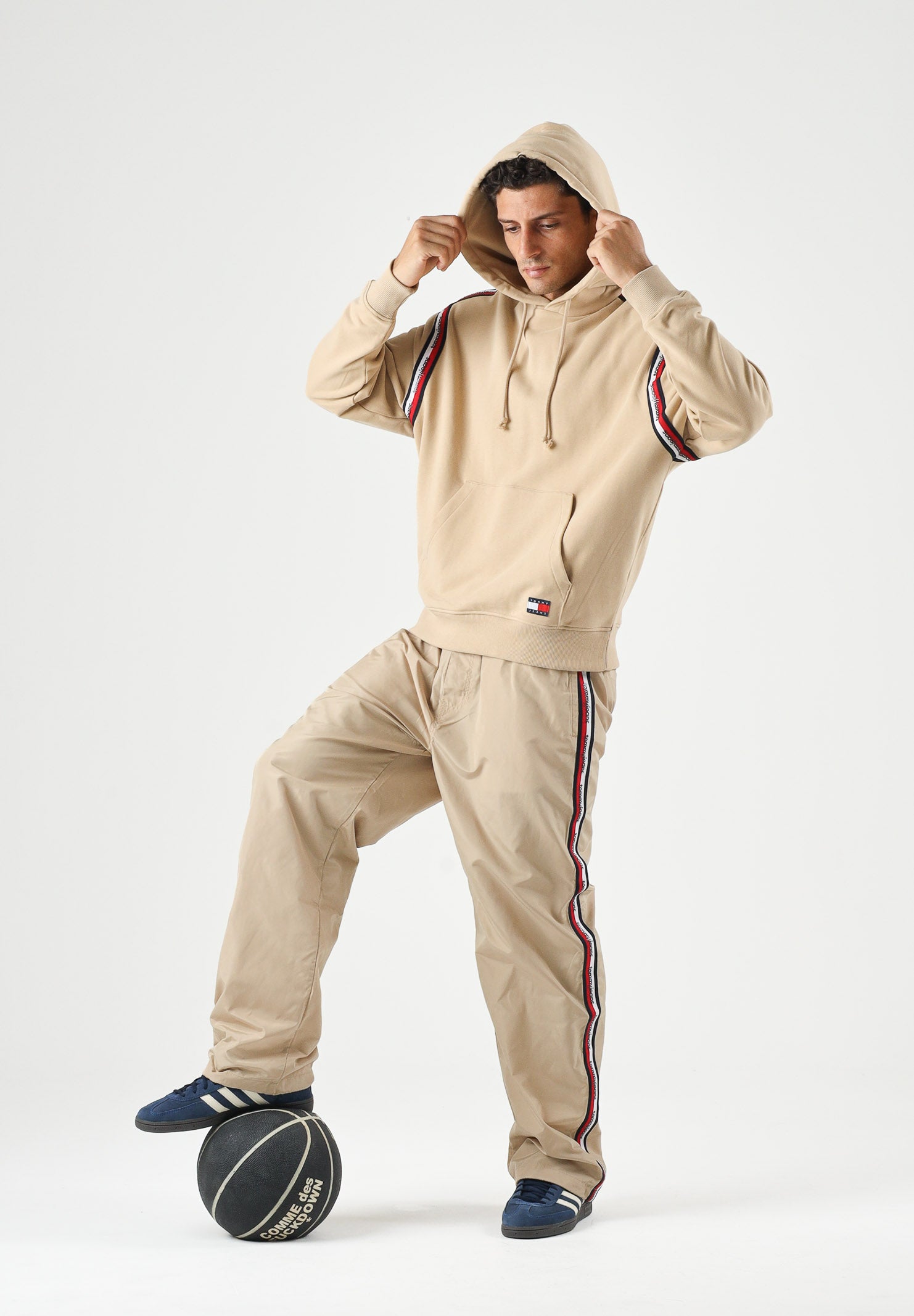 TOMMY JEANS Felpa TJM RELAXED con cappuccio gentle gold beige da uomo<BR/> DM0DM23155 AB9 TOMMY JEANS