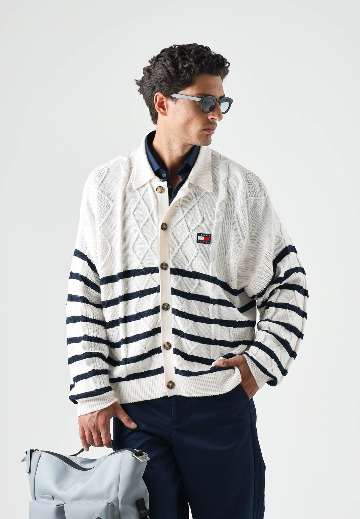TOMMY JEANS Cardigan CABLE KNIT ancient white bianco da uomo con lavorazione a trecce e motivo a righe orizzontali. DM0DM23210 YBH TOMMY JEANS