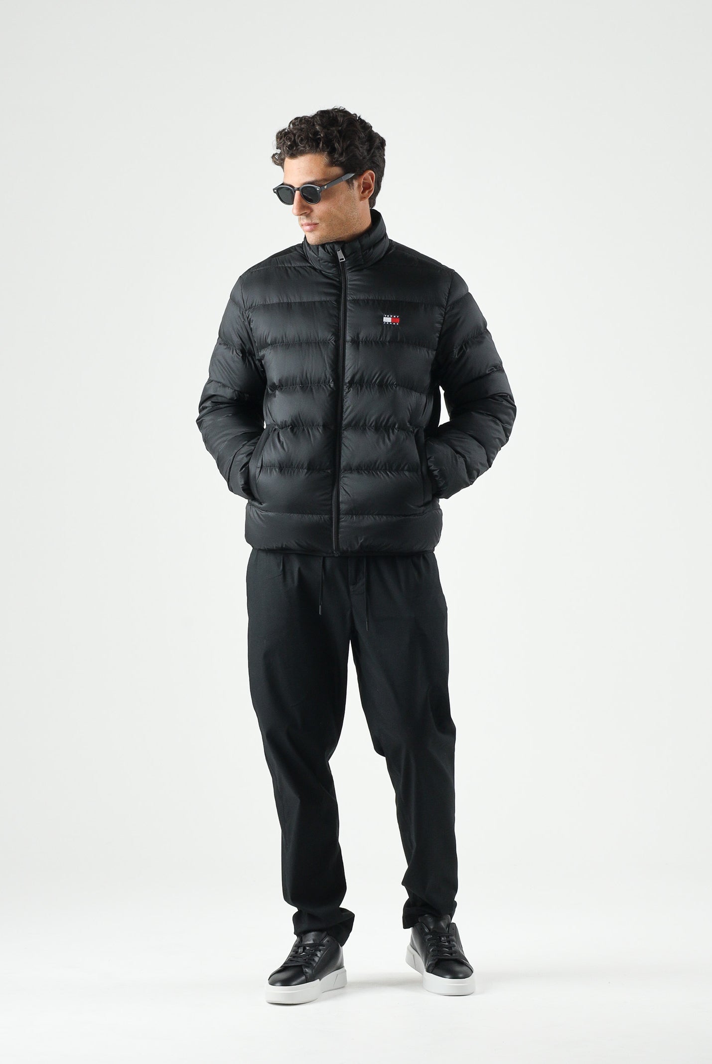 TOMMY JEANS Giubbotto Piumino relaxed fit leggero ripiegabile in ripstop black nero, da uomo DM0DM23231 BDS TOMMY JEANS