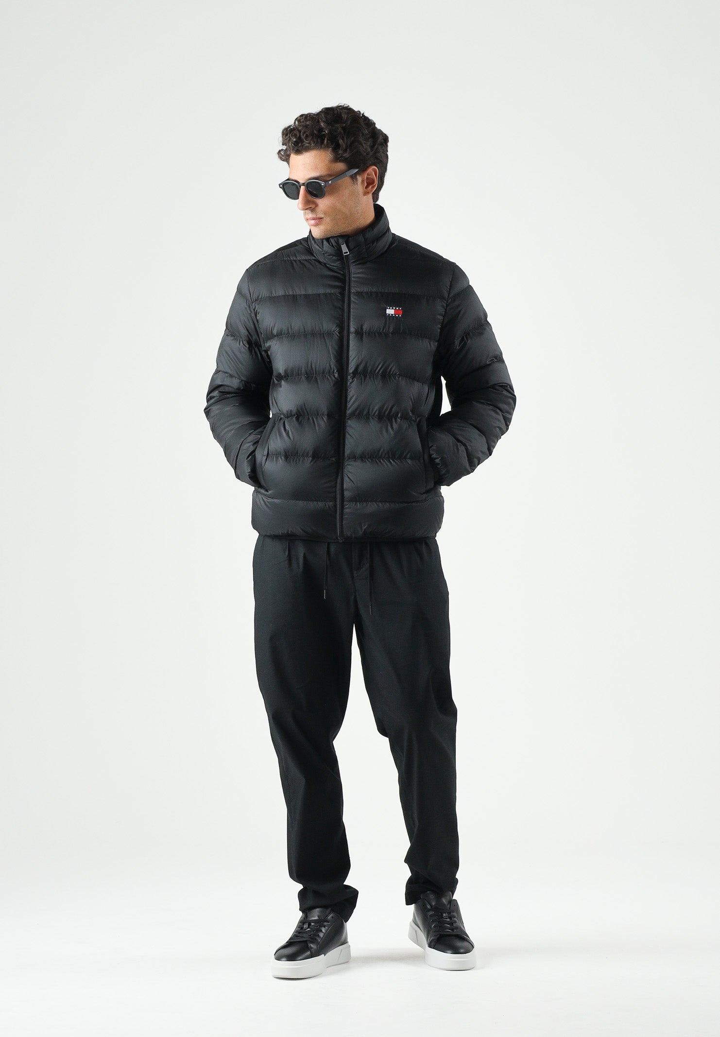 TOMMY JEANS Giubbotto Piumino relaxed fit leggero ripiegabile in ripstop black nero, da uomo DM0DM23231 BDS TOMMY JEANS