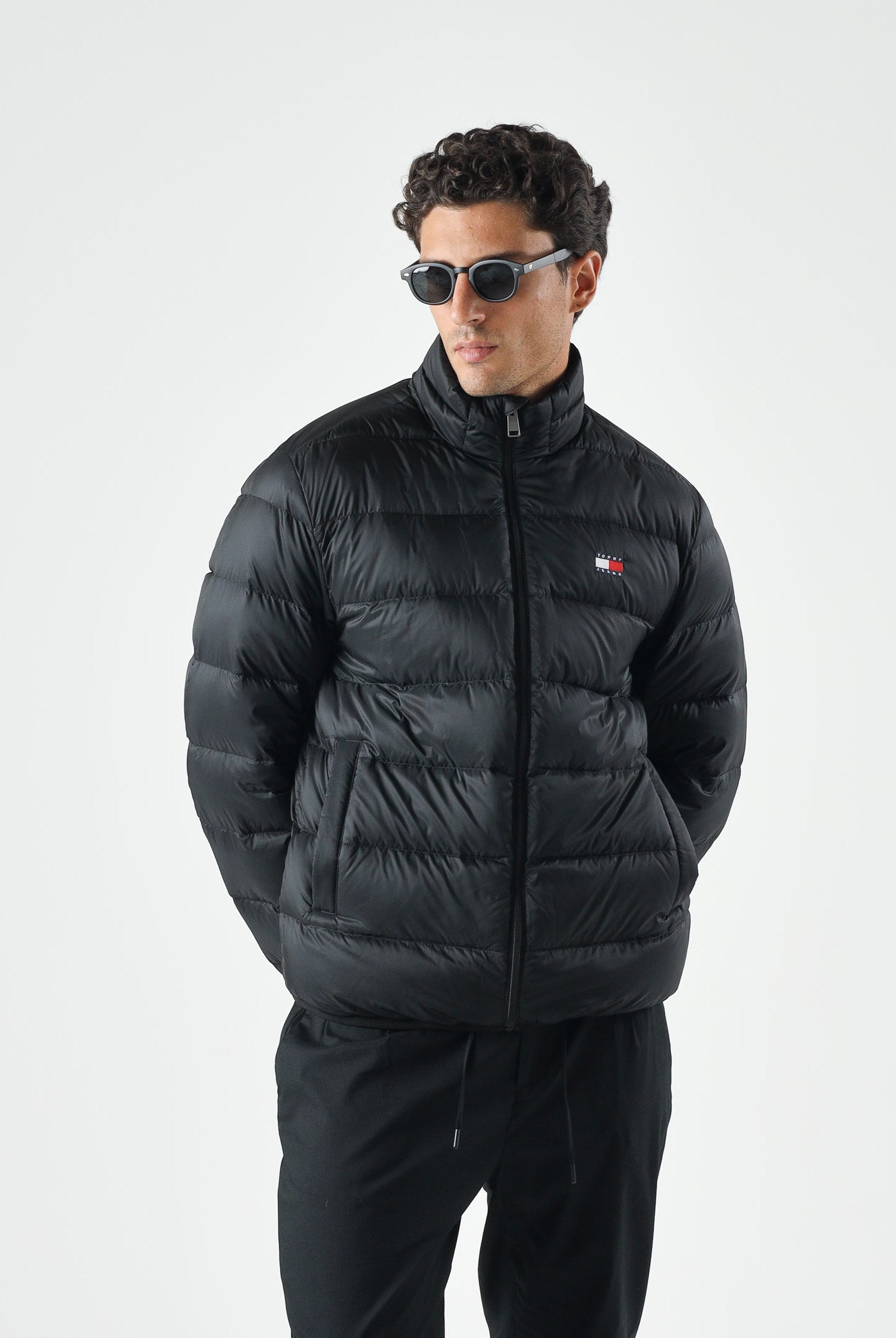 TOMMY JEANS Giubbotto Piumino relaxed fit leggero ripiegabile in ripstop black nero, da uomo DM0DM23231 BDS TOMMY JEANS