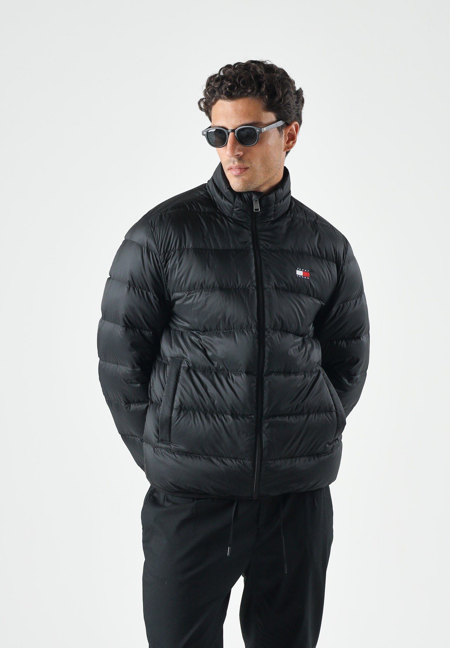 TOMMY JEANS Giubbotto Piumino relaxed fit leggero ripiegabile in ripstop black nero, da uomo DM0DM23231 BDS TOMMY JEANS