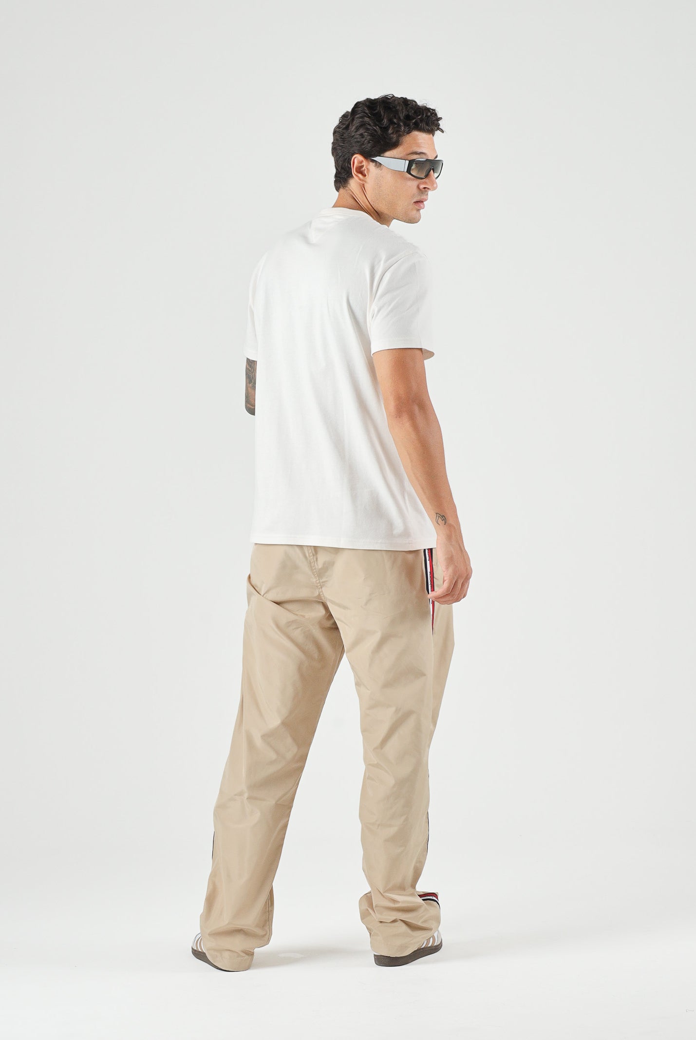 TOMMY JEANS T-shirt GLOBAL STRIPE ancient white bianco, da uomo<BR/> DM0DM23245 YBH TOMMY JEANS