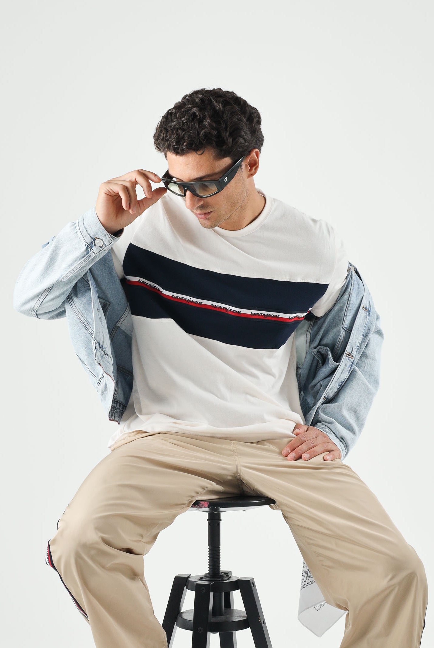 TOMMY JEANS T-shirt GLOBAL STRIPE ancient white bianco, da uomo<BR/> DM0DM23245 YBH TOMMY JEANS