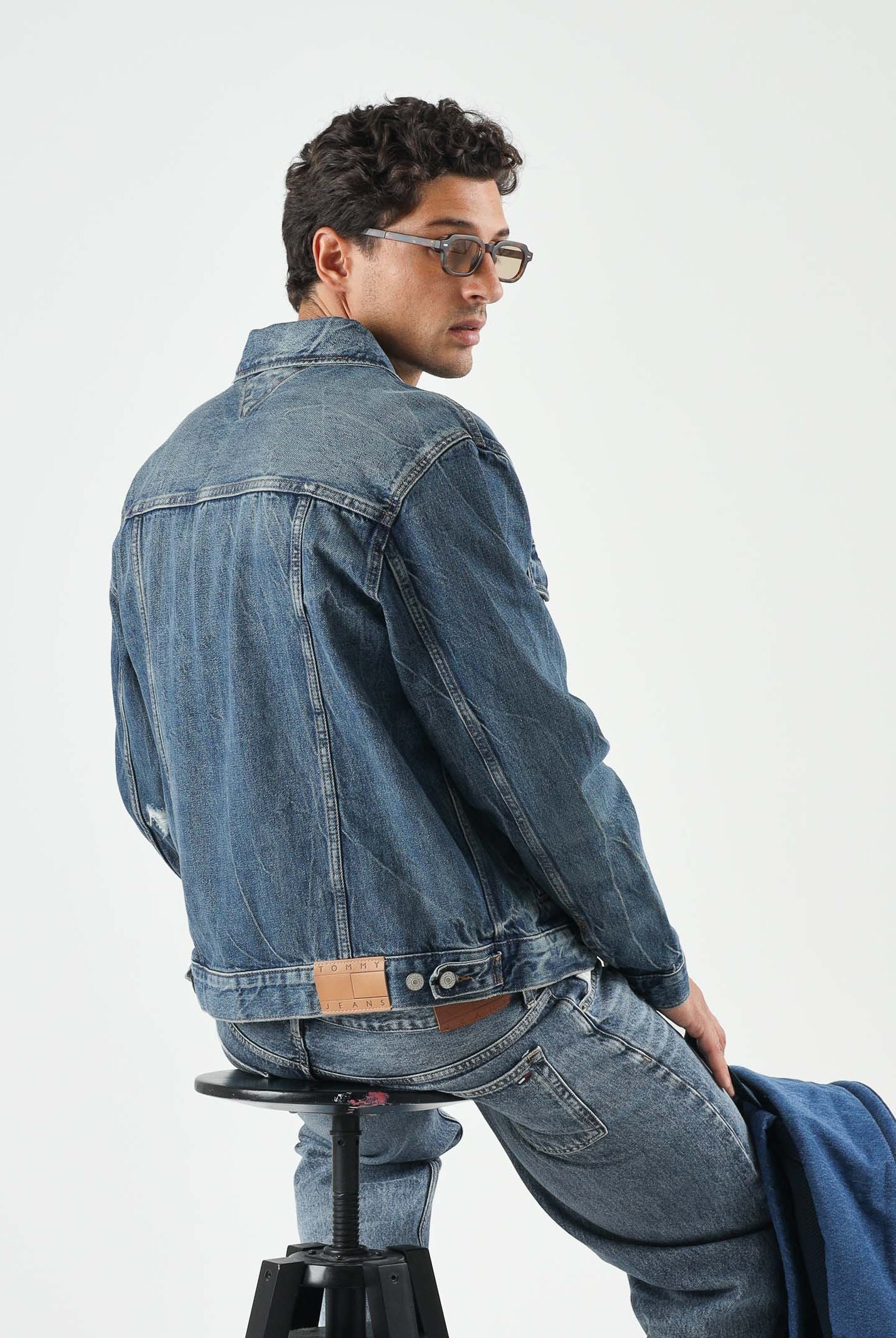 TOMMY JEANS Giubbotto RYAN DISTRESSED denim dark blu da uomo<BR/> DM0DM23369 1BK TOMMY JEANS