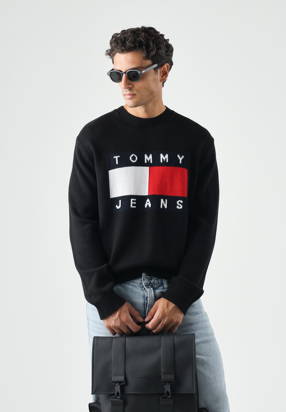 TOMMY JEANS Maglione FLAG LOGO CREWNECK nero da uomo<BR/> DM0DM23413 BDS TOMMY JEANS