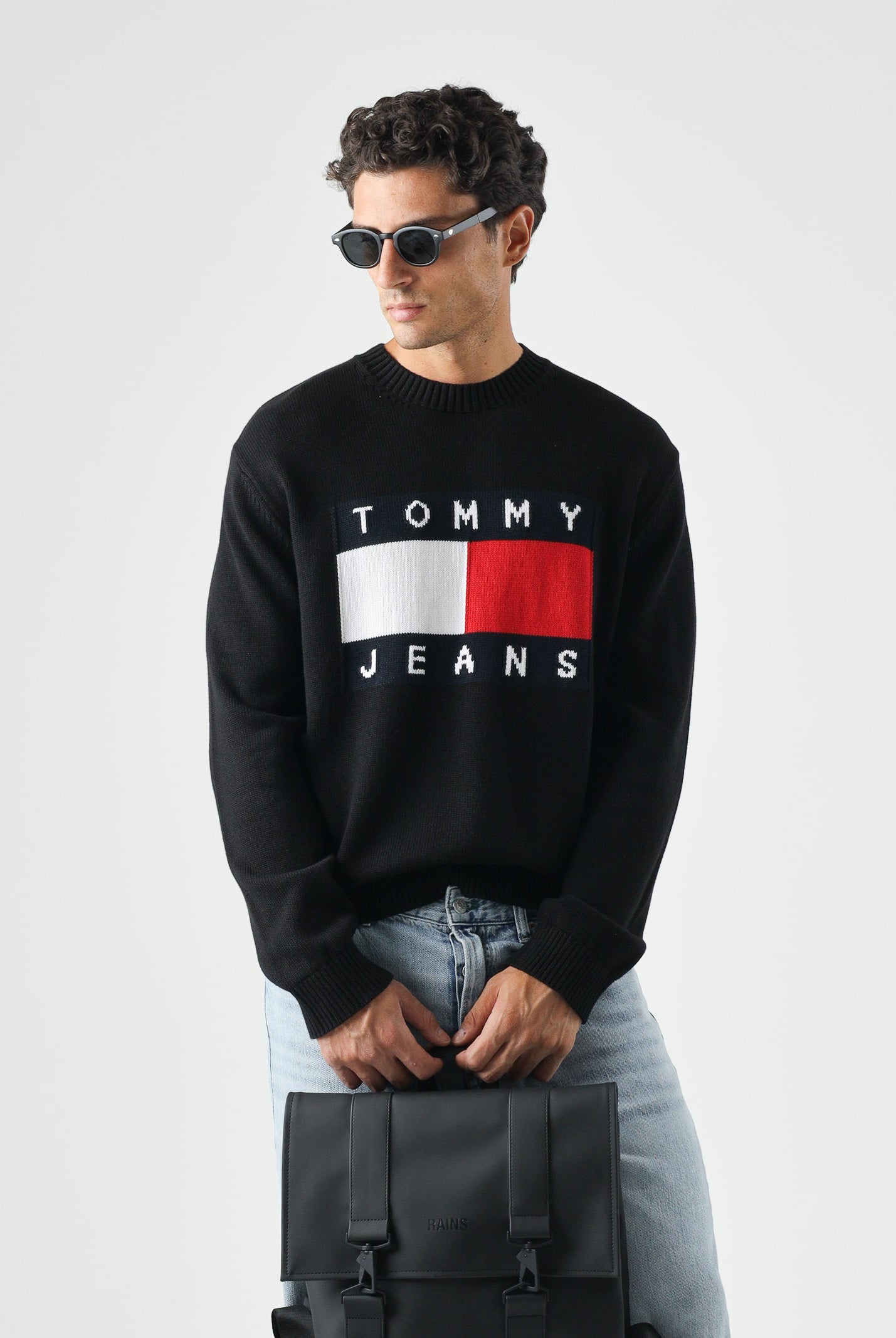 TOMMY JEANS Maglione FLAG LOGO CREWNECK nero da uomo<BR/> DM0DM23413 BDS TOMMY JEANS