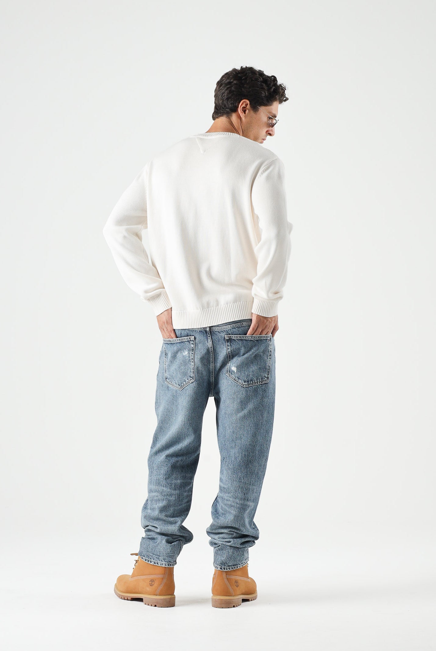 TOMMY JEANS Maglione FLAG LOGO CREWNECK ancient white biano da uomo<BR/> DM0DM23413 YBH TOMMY JEANS