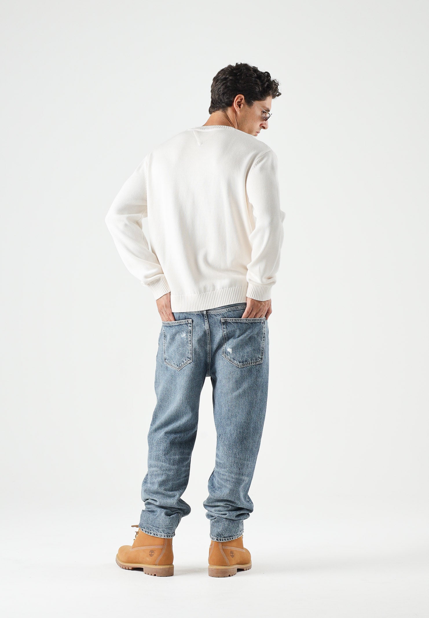TOMMY JEANS Maglione FLAG LOGO CREWNECK ancient white biano da uomo<BR/> DM0DM23413 YBH TOMMY JEANS