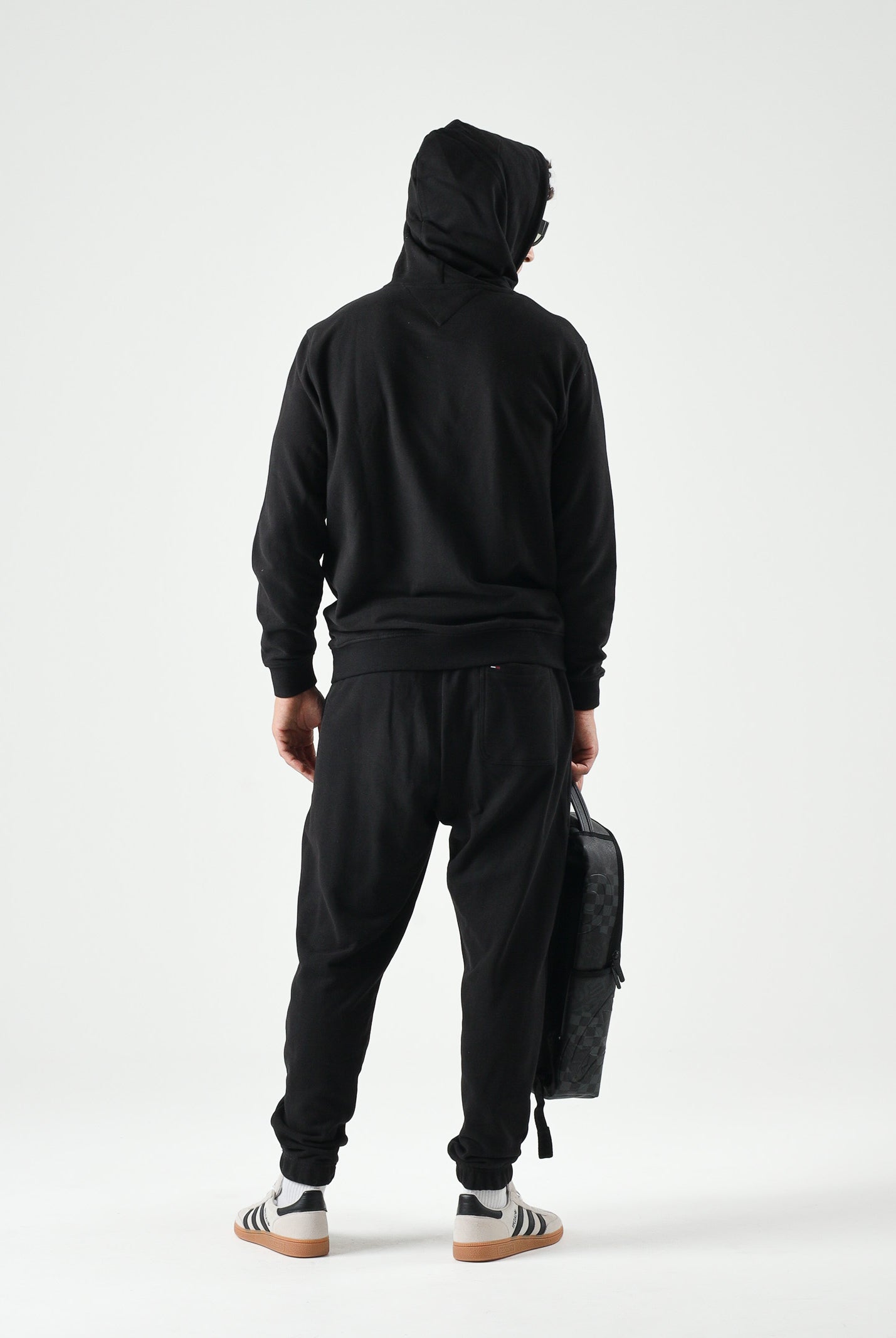 TOMMY JEANS Pantaloni da tuta TJM REGULAR nero da uomo con logo firma a contrasto.<BR/> DM0DM23903 BDS TOMMY JEANS