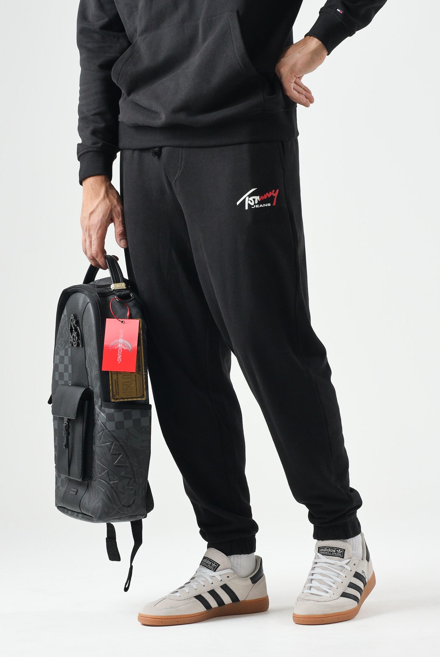 TOMMY JEANS Pantaloni da tuta TJM REGULAR nero da uomo con logo firma a contrasto.<BR/> DM0DM23903 BDS TOMMY JEANS