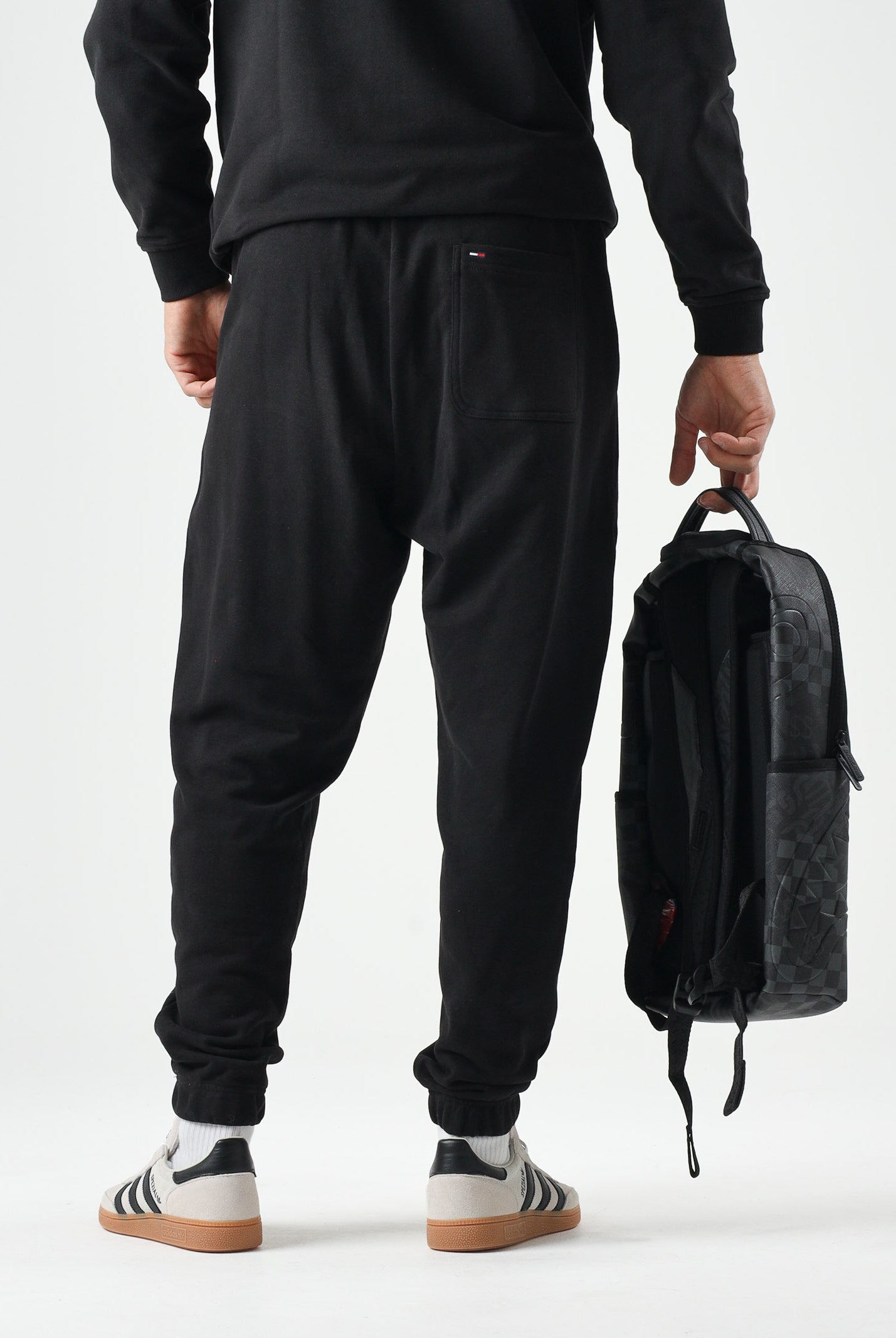 TOMMY JEANS Pantaloni da tuta TJM REGULAR nero da uomo con logo firma a contrasto.<BR/> DM0DM23903 BDS TOMMY JEANS