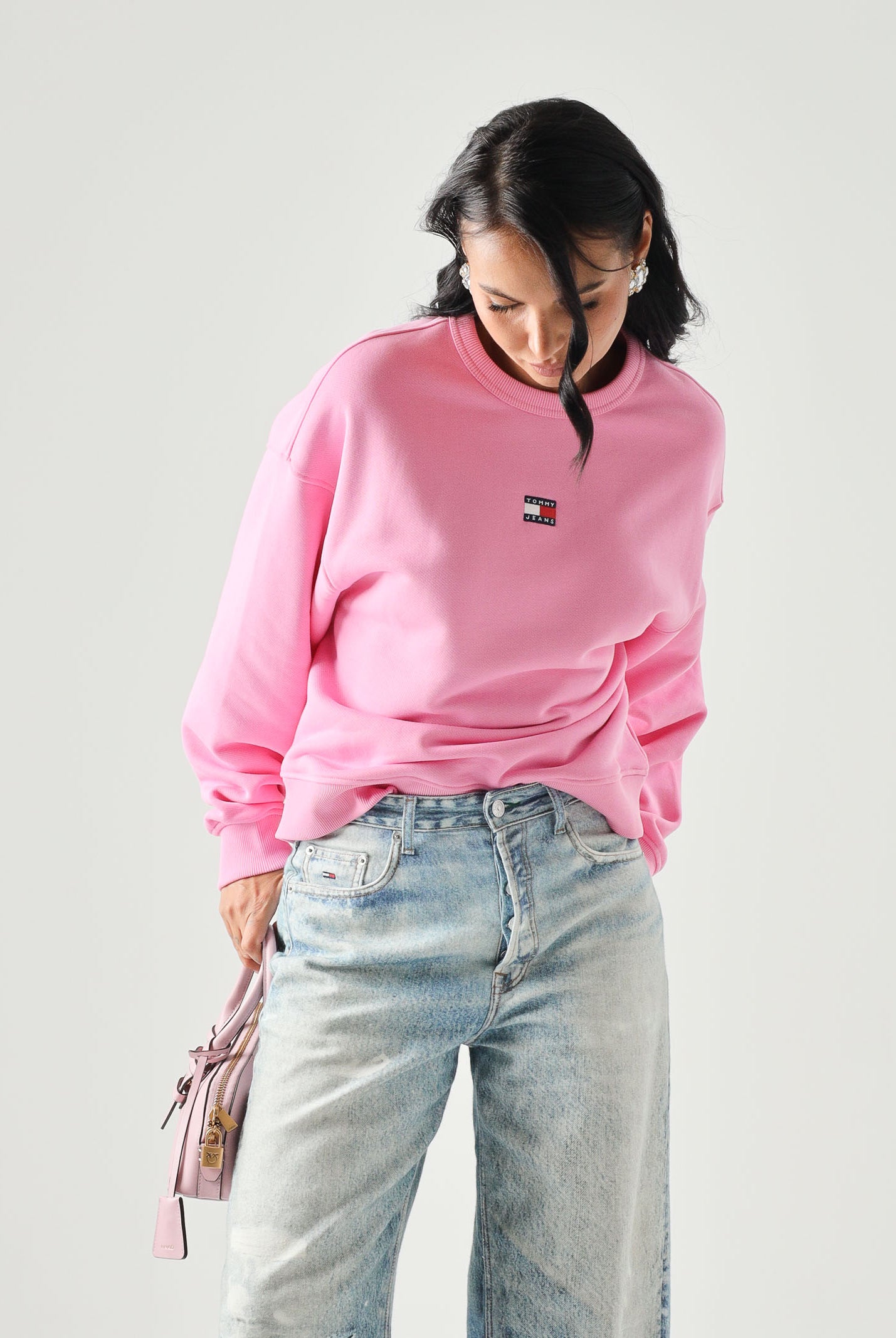 TOMMY JEANS Felpa squadrata con distintivo Tommy Pink Daisy rosa, donna. DW0DW17325 TOU TOMMY JEANS