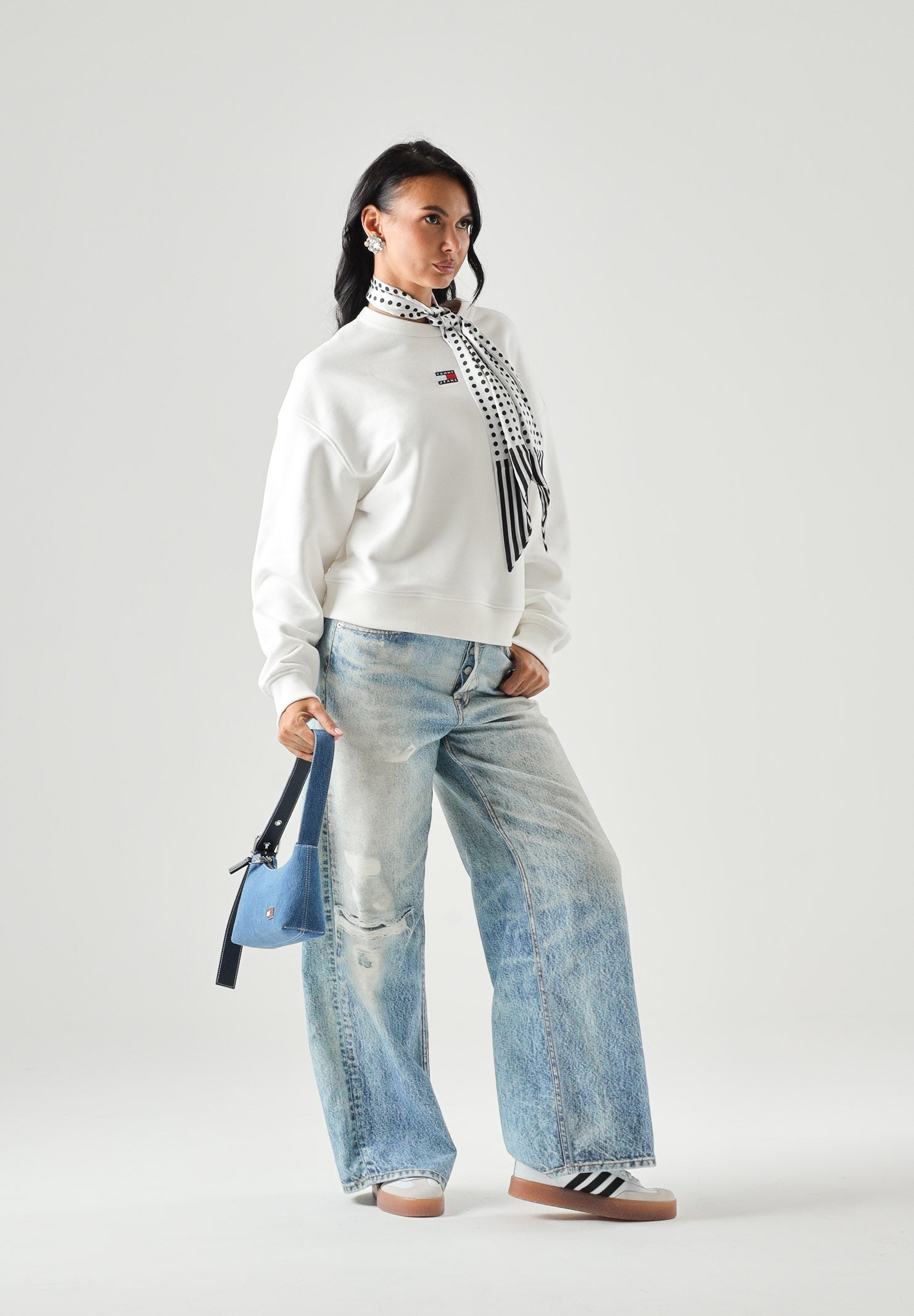 TOMMY JEANS felpa Tommy Badge Boxy Fleece Sweatshirt ecru bianco, donna. DW0DW17325 YBL TOMMY JEANS