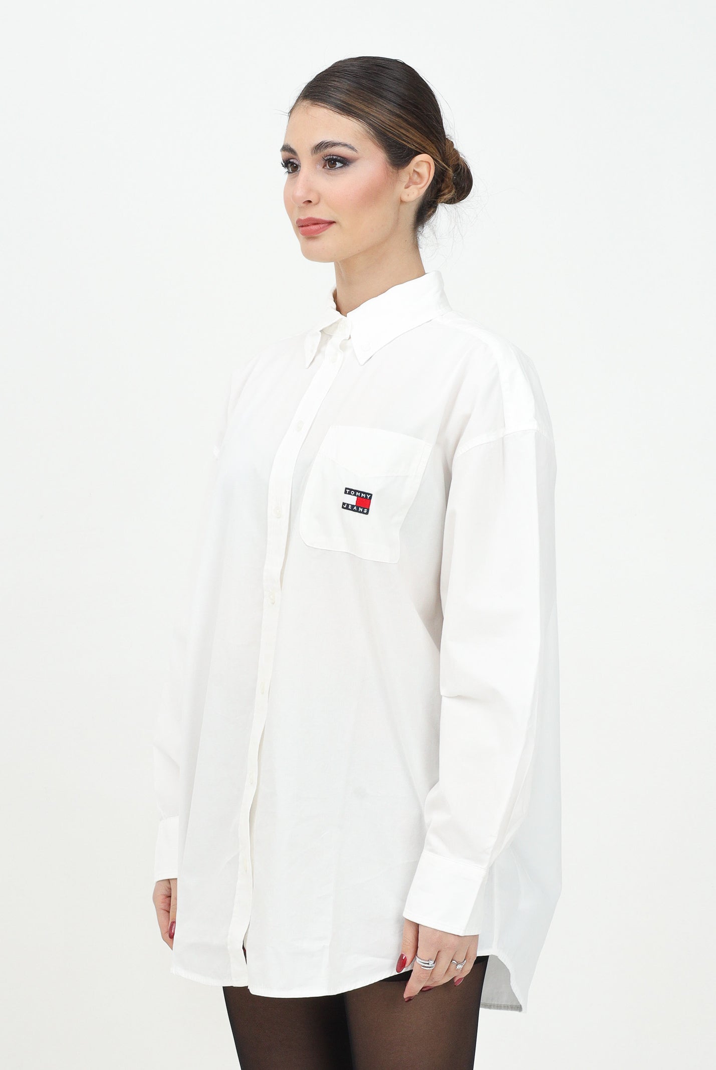 TOMMY JEANS Camicia a manica lunga bianca da donna dal taglio over DW0DW19357 YBL TOMMY JEANS