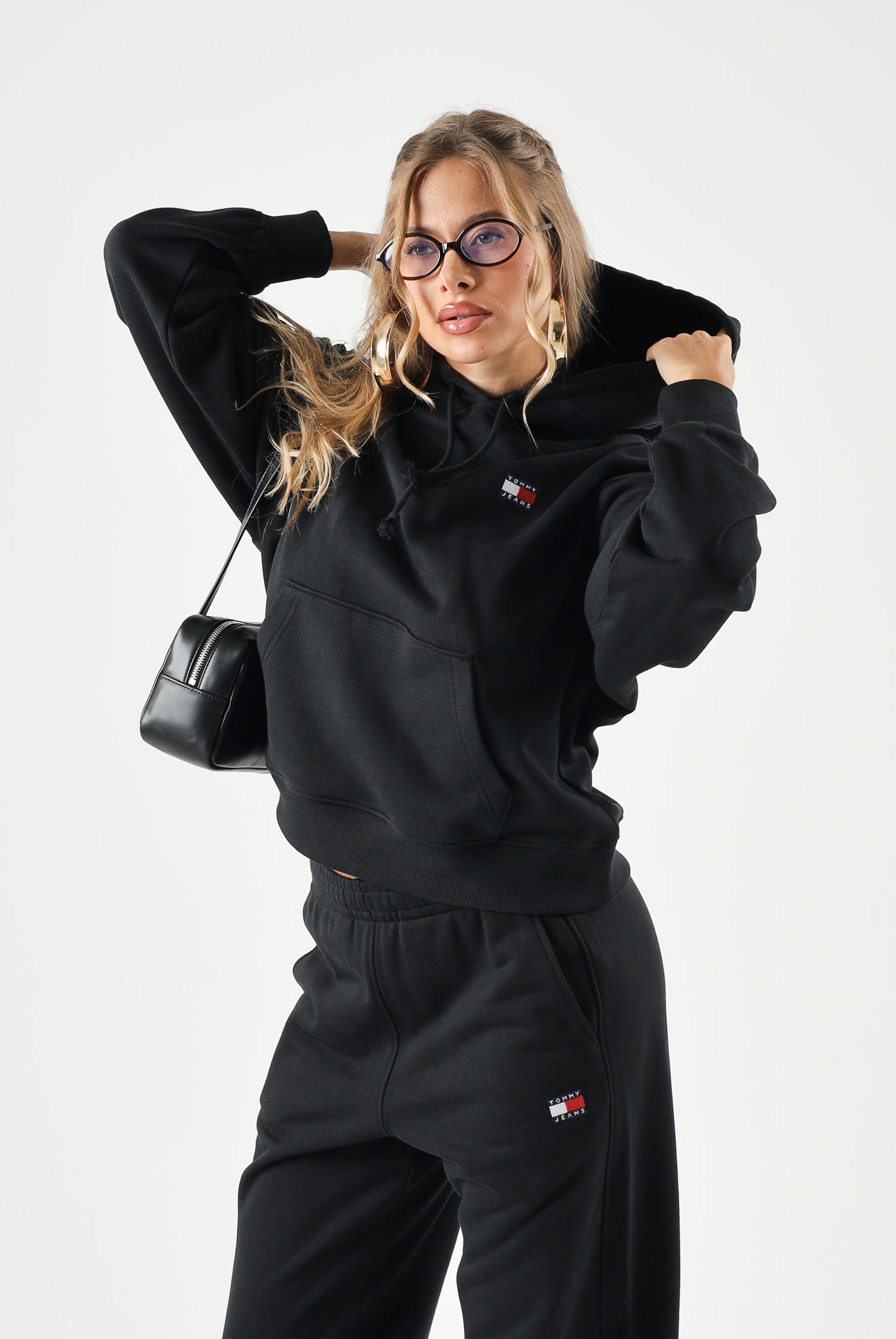 TOMMY JEANS Felpa con cappuccio nera da donna rifinita da logo DW0DW19414 BDS TOMMY JEANS