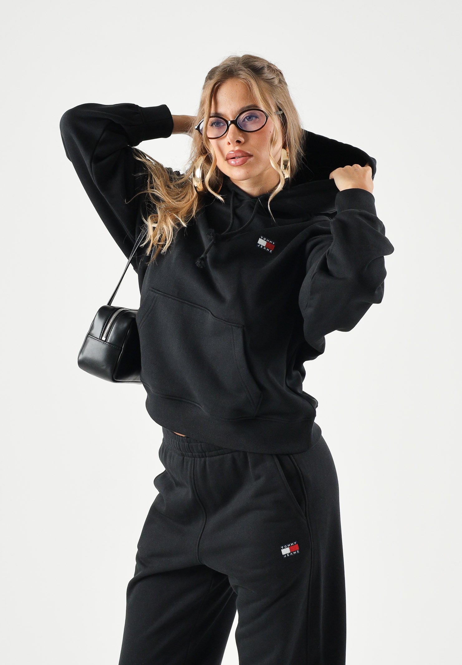 TOMMY JEANS Felpa con cappuccio nera da donna rifinita da logo DW0DW19414 BDS TOMMY JEANS
