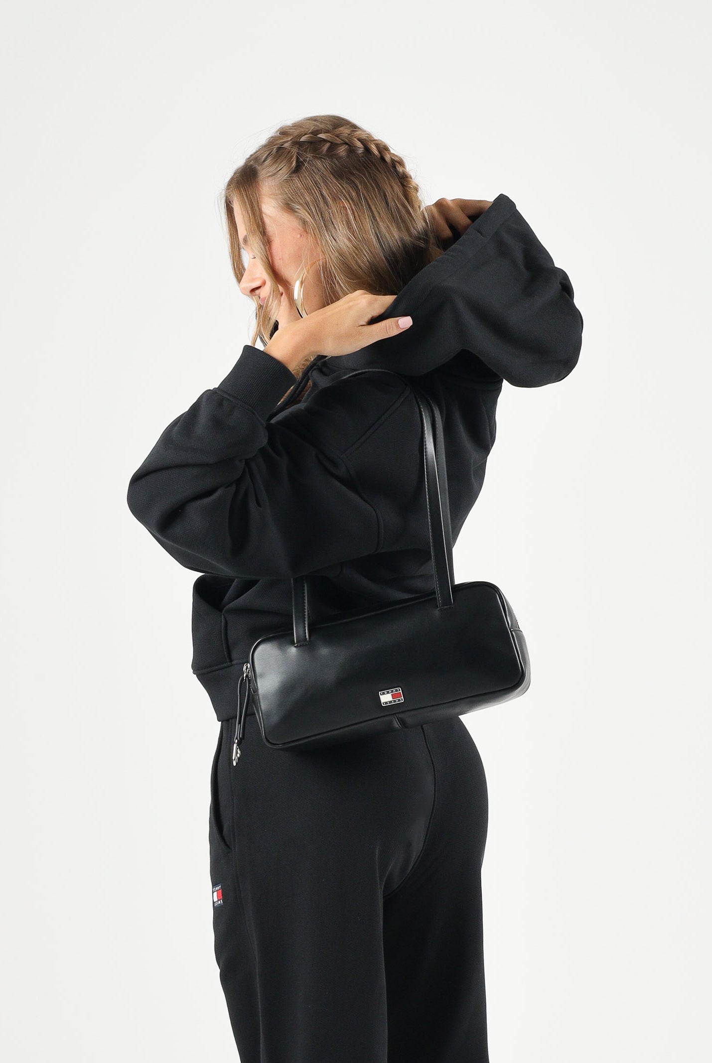 TOMMY JEANS Felpa con cappuccio nera da donna rifinita da logo DW0DW19414 BDS TOMMY JEANS