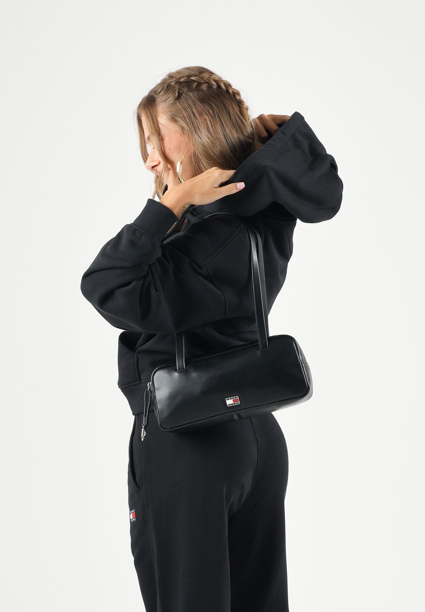 TOMMY JEANS Felpa con cappuccio nera da donna rifinita da logo DW0DW19414 BDS TOMMY JEANS