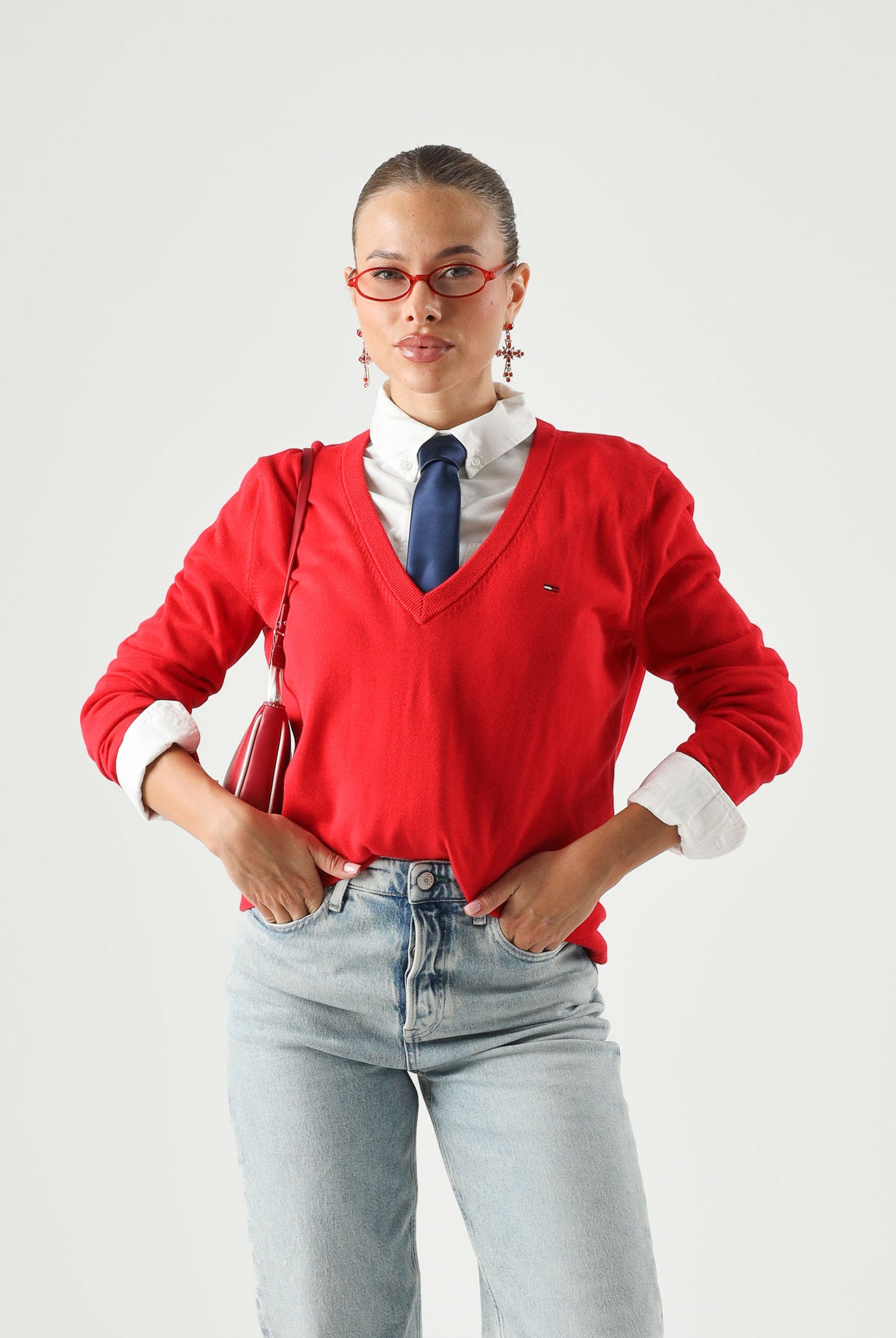 TOMMY JEANS maglia Essential con scollo a V Amaryllis Red rosso donna. DW0DW19888 XK9 TOMMY JEANS