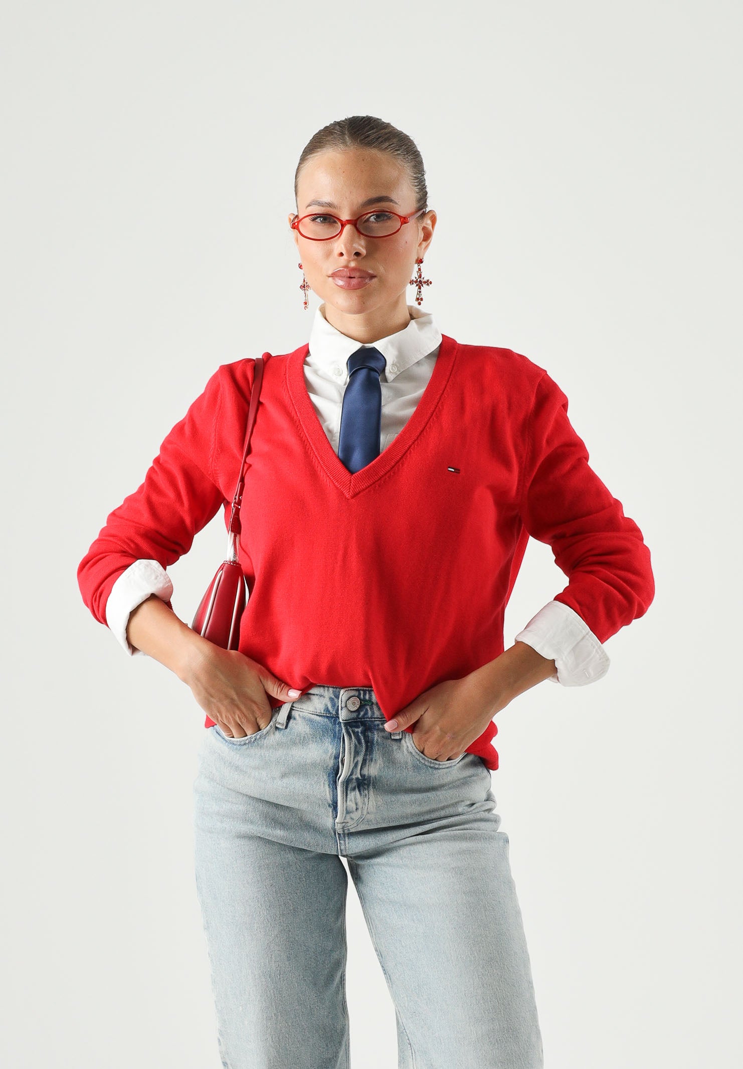 TOMMY JEANS maglia Essential con scollo a V Amaryllis Red rosso donna. DW0DW19888 XK9 TOMMY JEANS