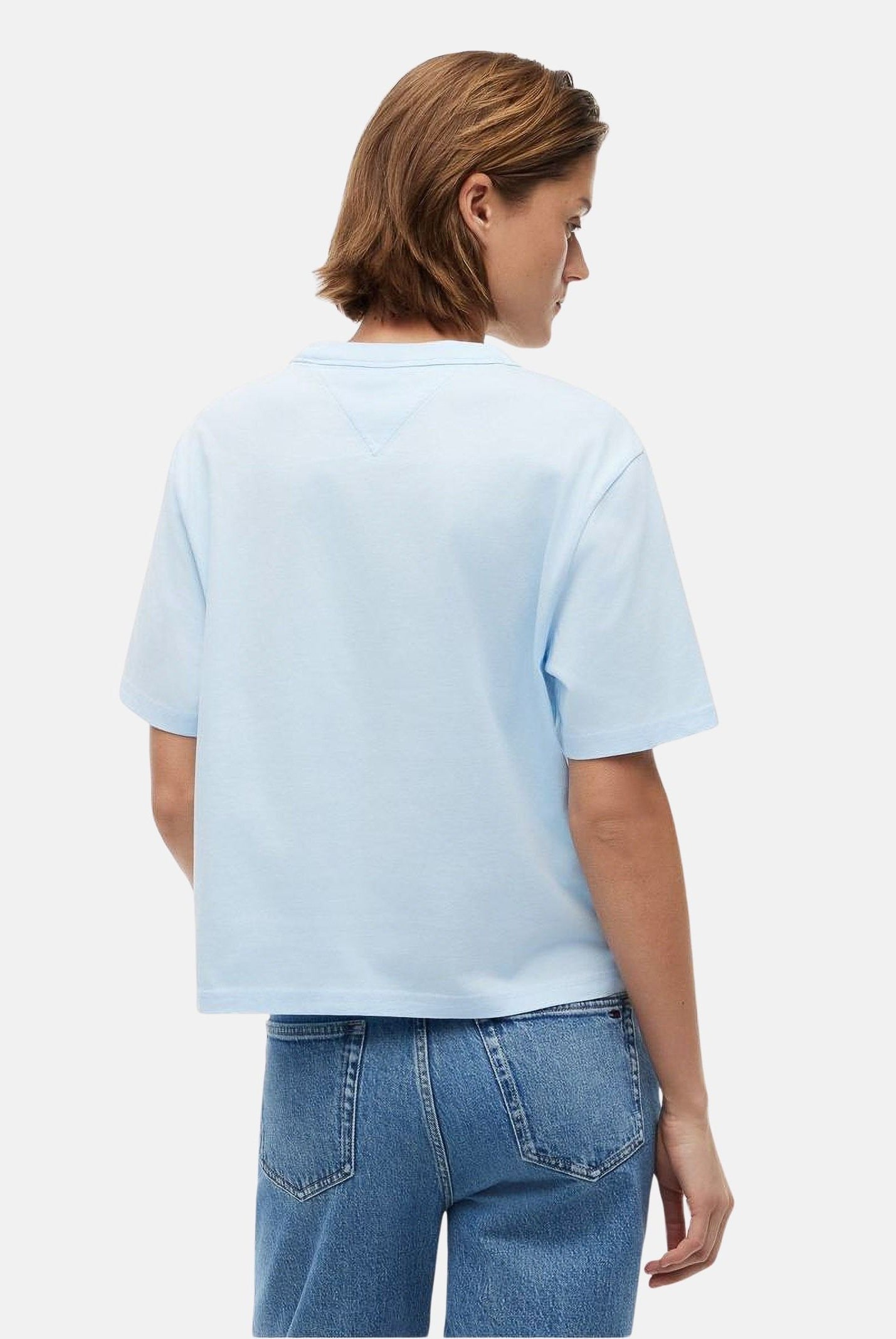 TOMMY JEANS t-shirt Tommy Badge Boxy Crew Neck T-Shirt celeste azzurro da donna. DW0DW22202 C1R TOMMY JEANS