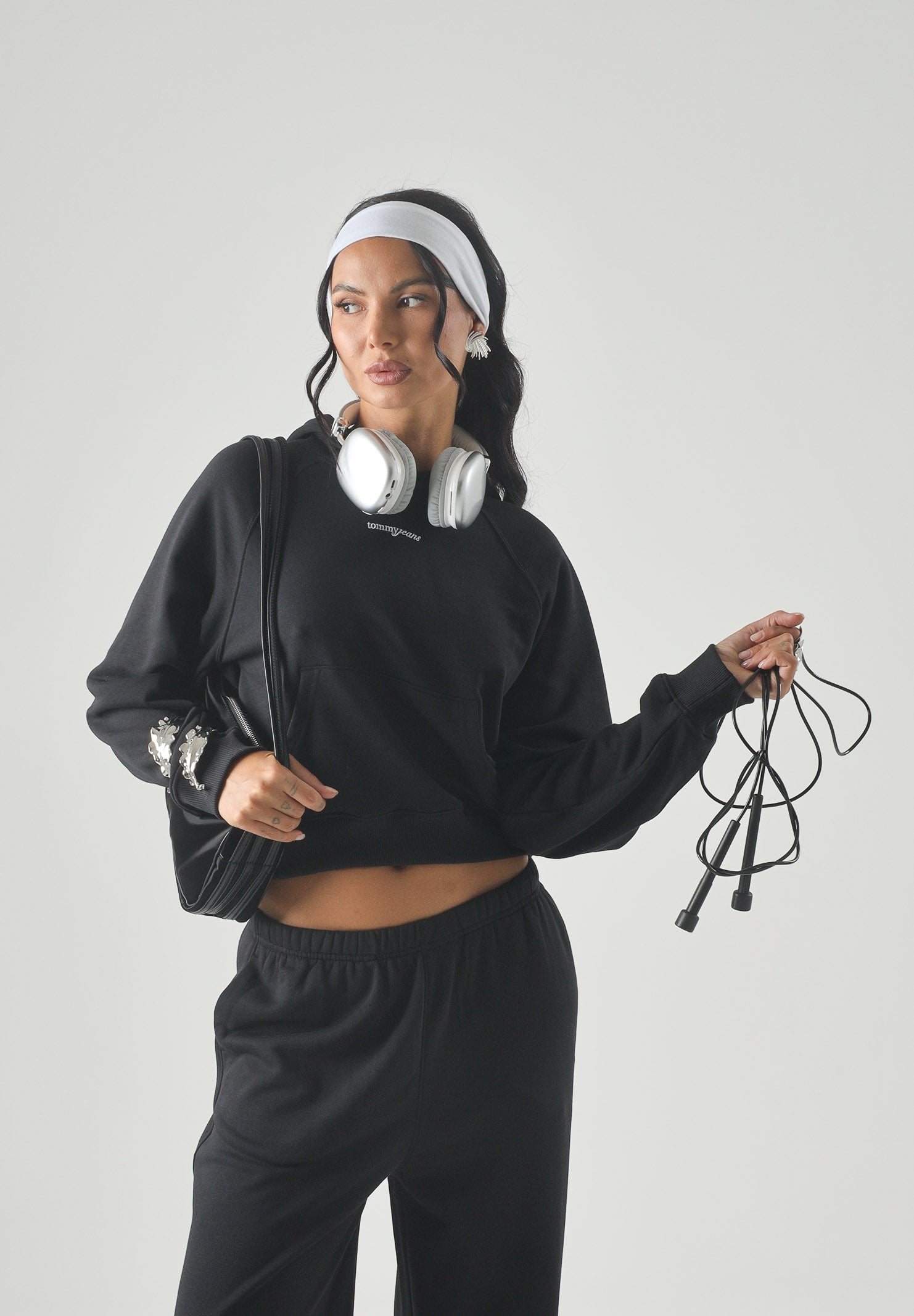 TOMMY JEANS felpa con cappuccio Script Raglan Hoodie colore brand Black nero da donna DW0DW22825 BDS TOMMY JEANS