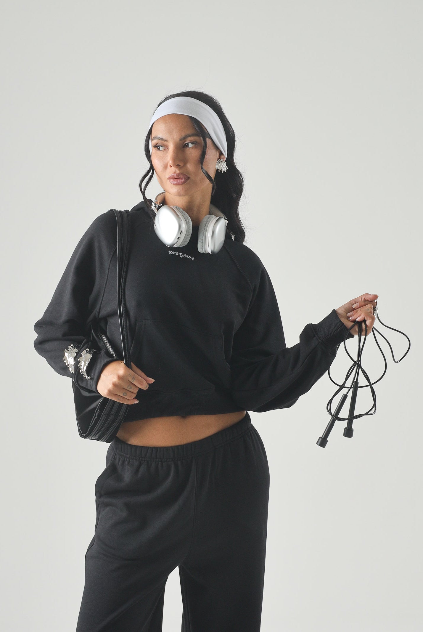 TOMMY JEANS felpa con cappuccio Script Raglan Hoodie colore brand Black nero da donna DW0DW22825 BDS TOMMY JEANS