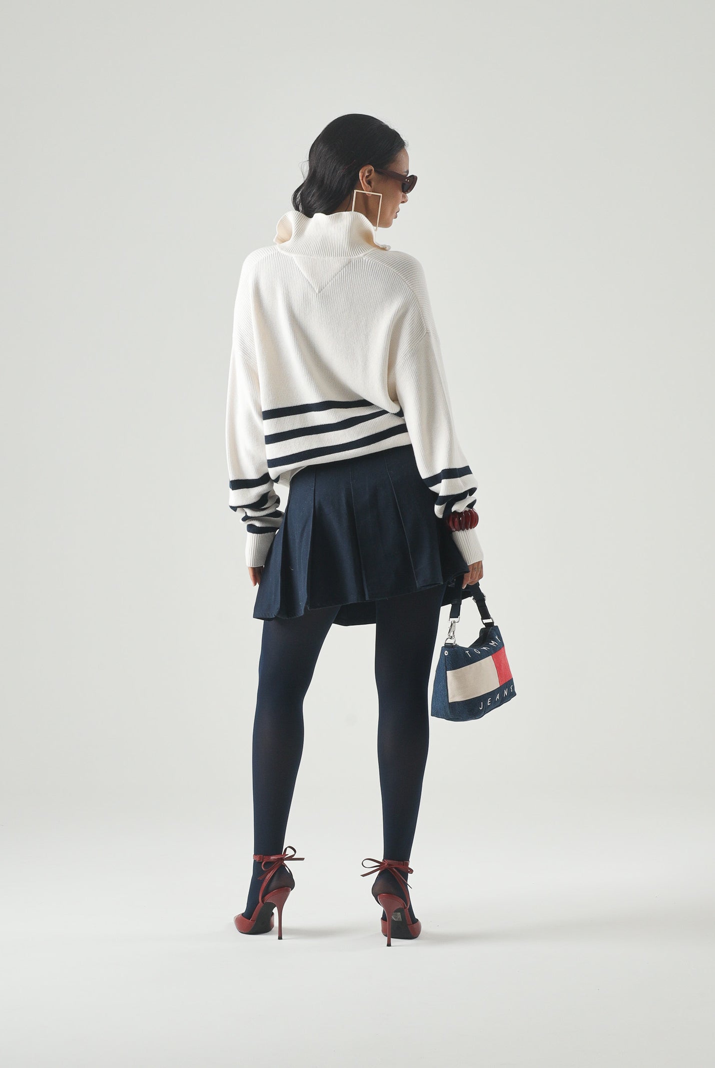 TOMMY JEANS maglione Tommy Badge Stripe Quarter-Zip Jumper Ancient White Stripe bianco/panna donna. DW0DW22928 YBH TOMMY JEANS