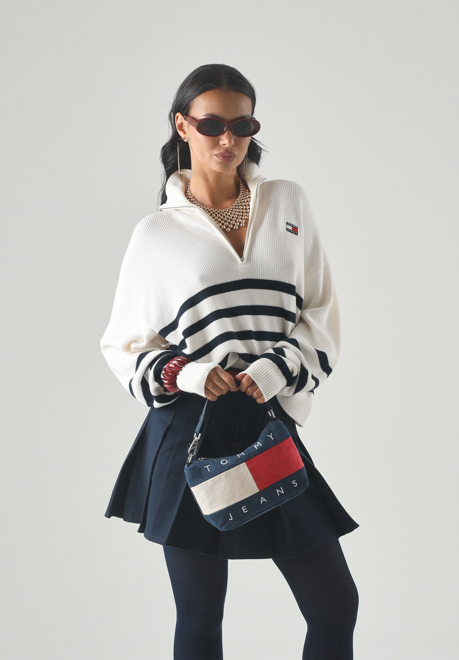 TOMMY JEANS maglione Tommy Badge Stripe Quarter-Zip Jumper Ancient White Stripe bianco/panna donna. DW0DW22928 YBH TOMMY JEANS