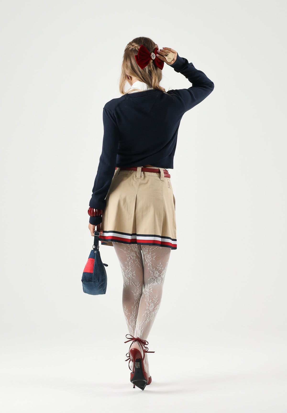 TOMMY JEANS Pullover girocollo FLAG indigo blu da donna con logo bandiera frontale. DW0DW22930 C1G TOMMY JEANS