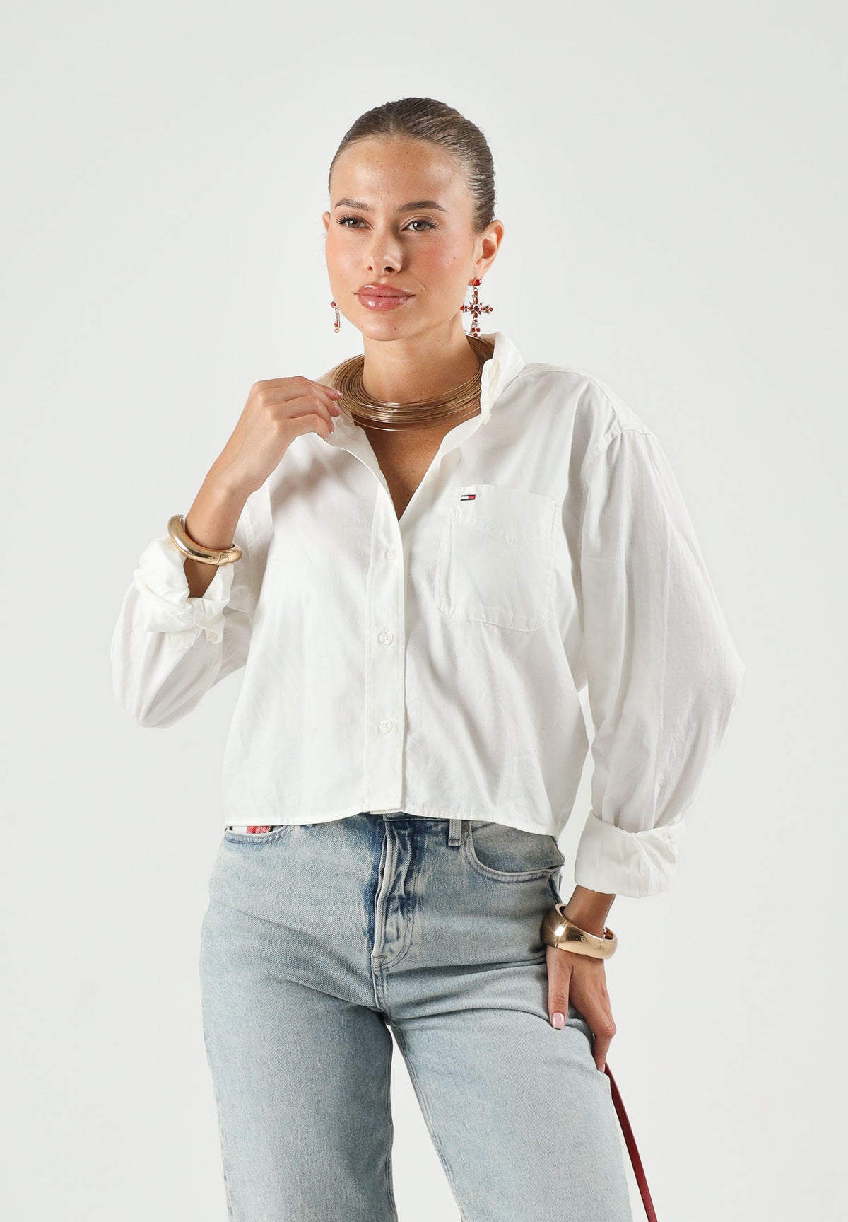TOMMY JEANS Camicia cropped TJW Rlx Crop bianco da donna con taschino DW0DW22943 YBL TOMMY JEANS