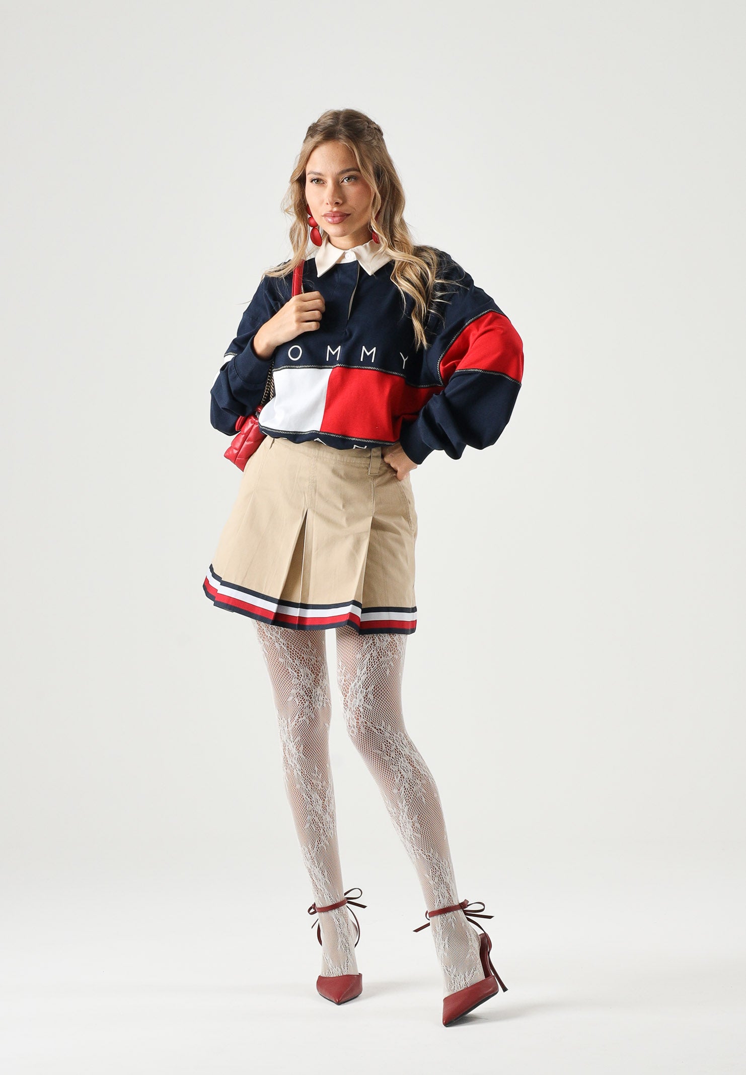TOMMY JEANS minigonna pieghettata Global Stripe Tape Pleated Mini Skirt Gentle Gold beige da donna. DW0DW22969 AB9 TOMMY JEANS