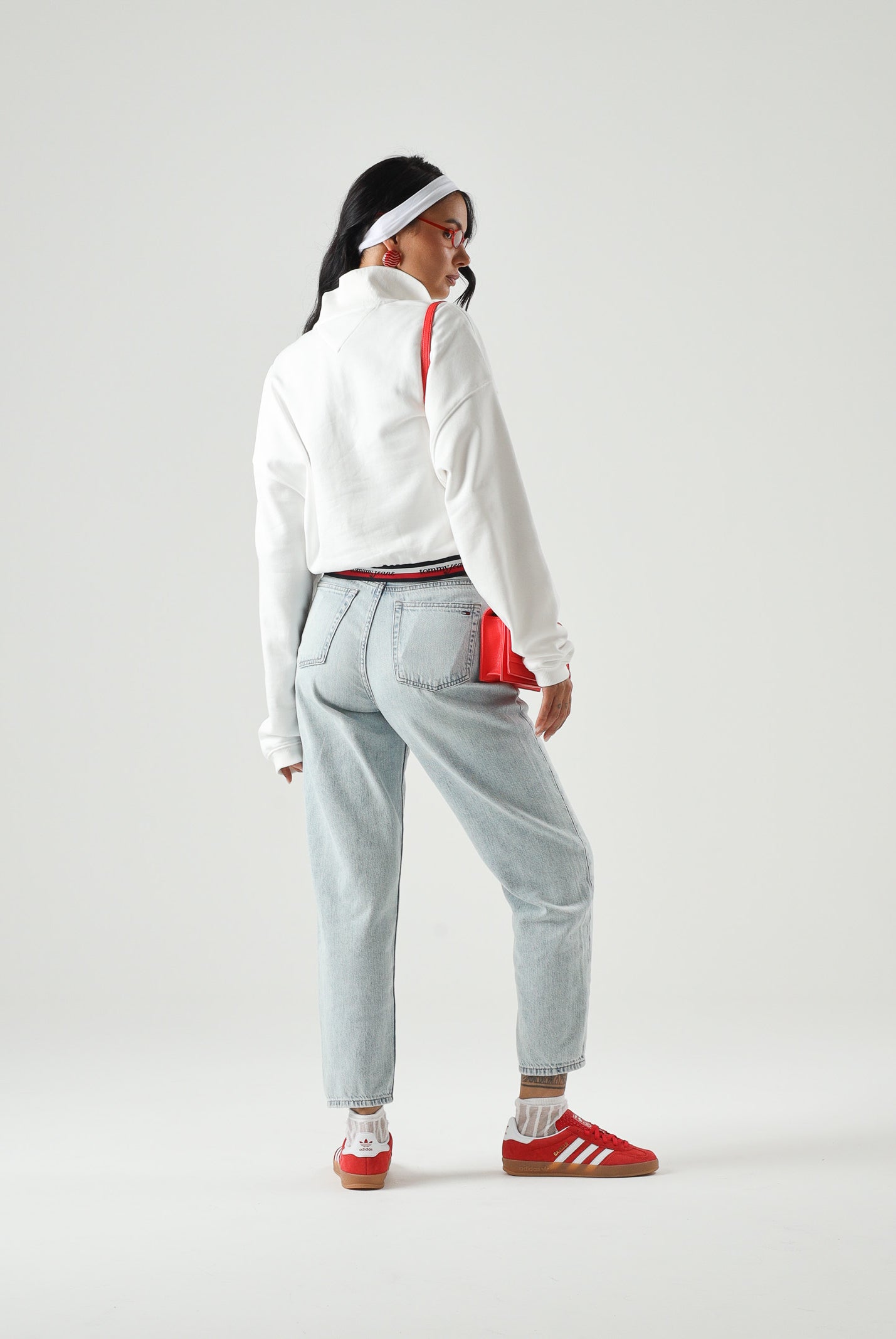 TOMMY JEANS Jeans mom fit in denim azzurro chiaro da donna <BR/> DW0DW23467 1AB TOMMY JEANS