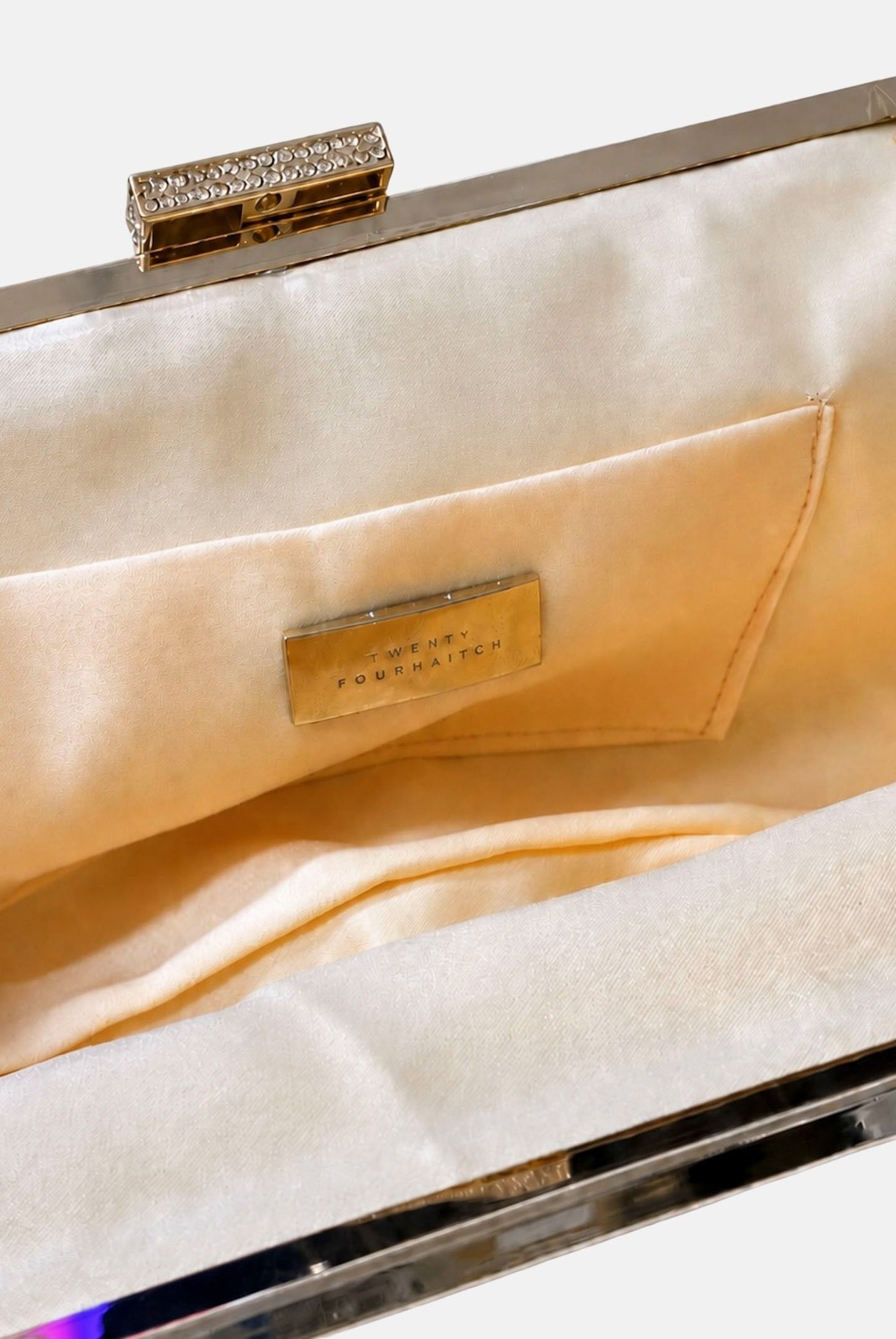BAG004162A . TWENTY FOURHAITCH