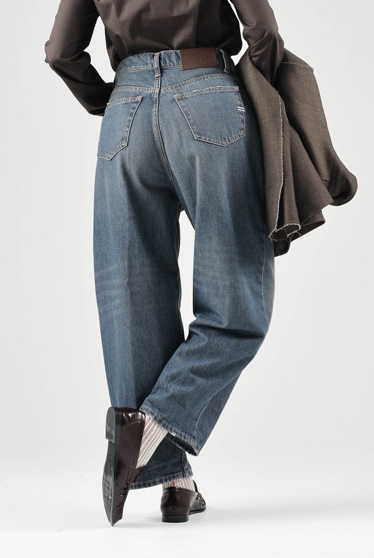 VICOLO Jeans LAILA blu per donna con lavaggio denim e risvolto al fondo. DAC5008 ADEBL VICOLO